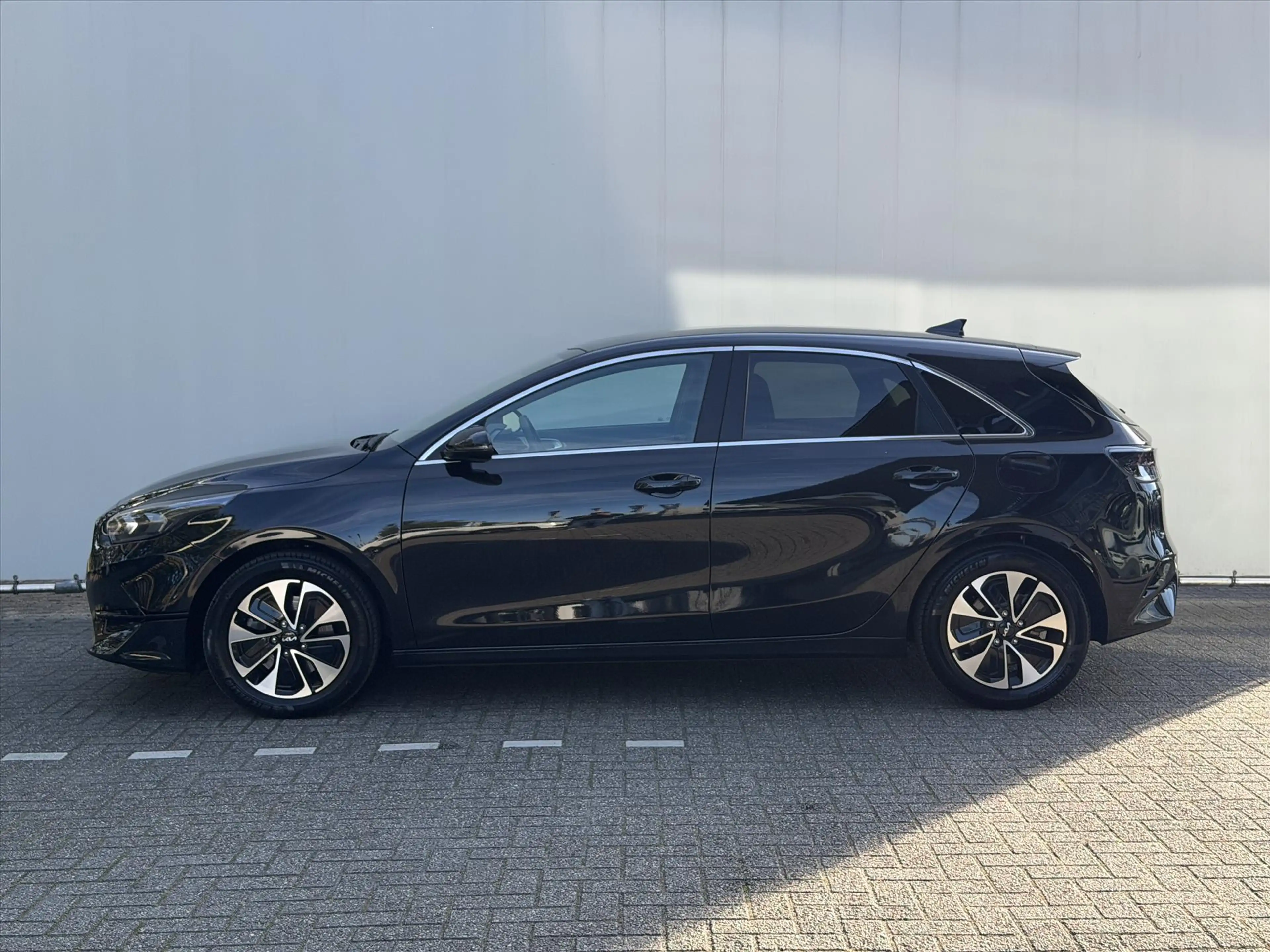 Kia Ceed / cee'd 1.0 T-GDi 100pk Design Edition — photo 2