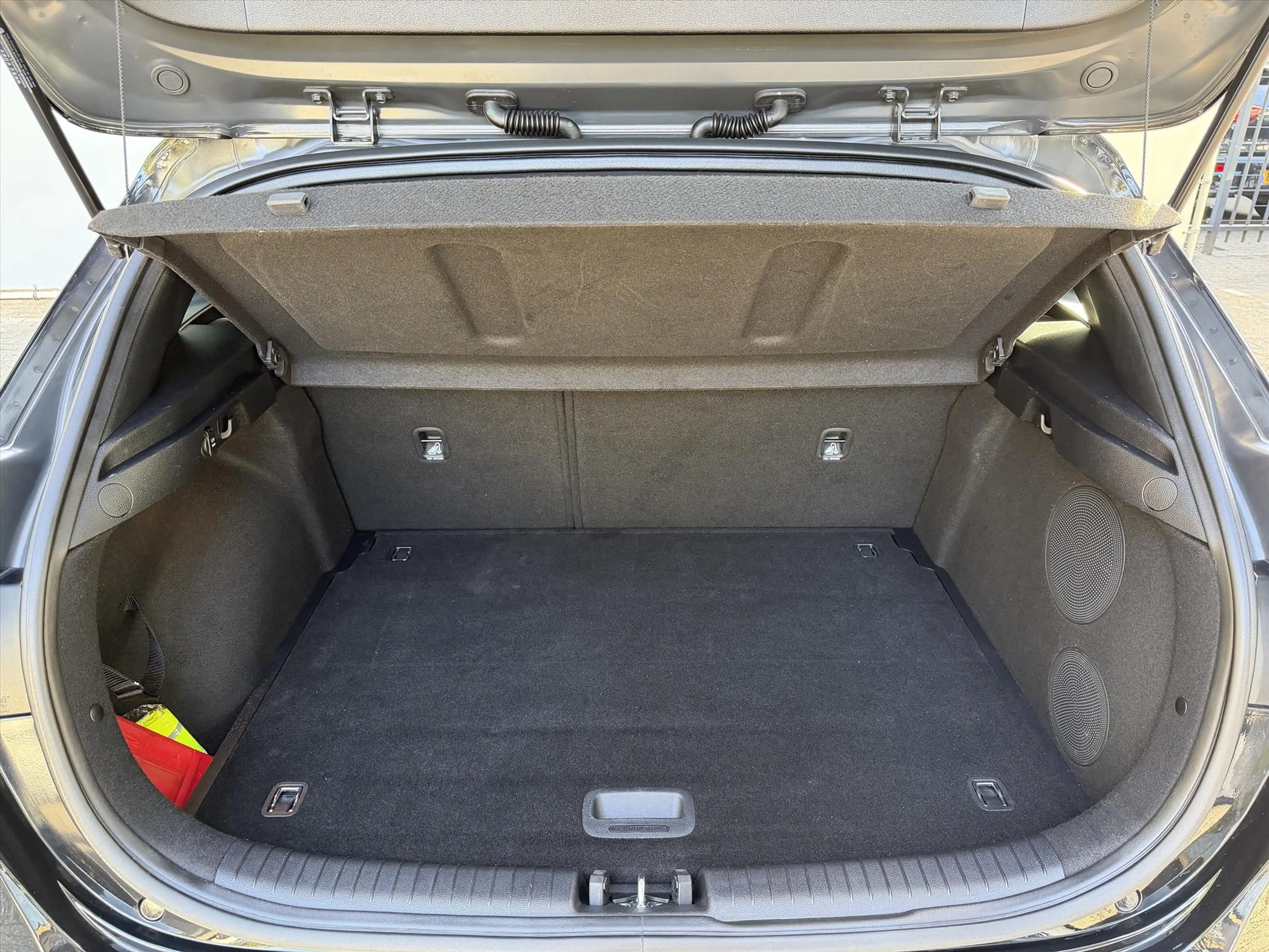 Kia Ceed / cee'd 1.0 T-GDi 100pk Design Edition — photo 21