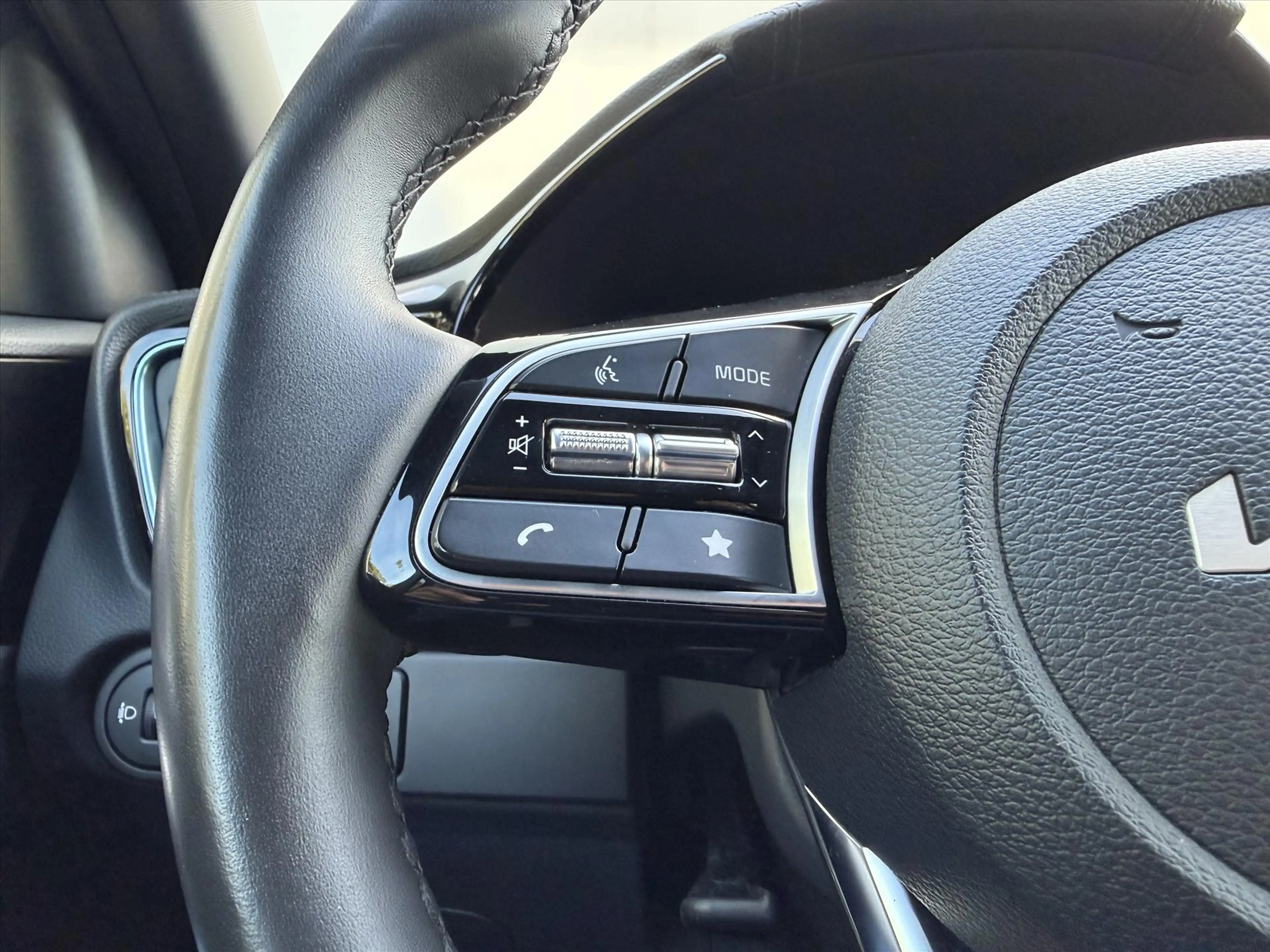 Kia Ceed / cee'd 1.0 T-GDi 100pk Design Edition — photo 13