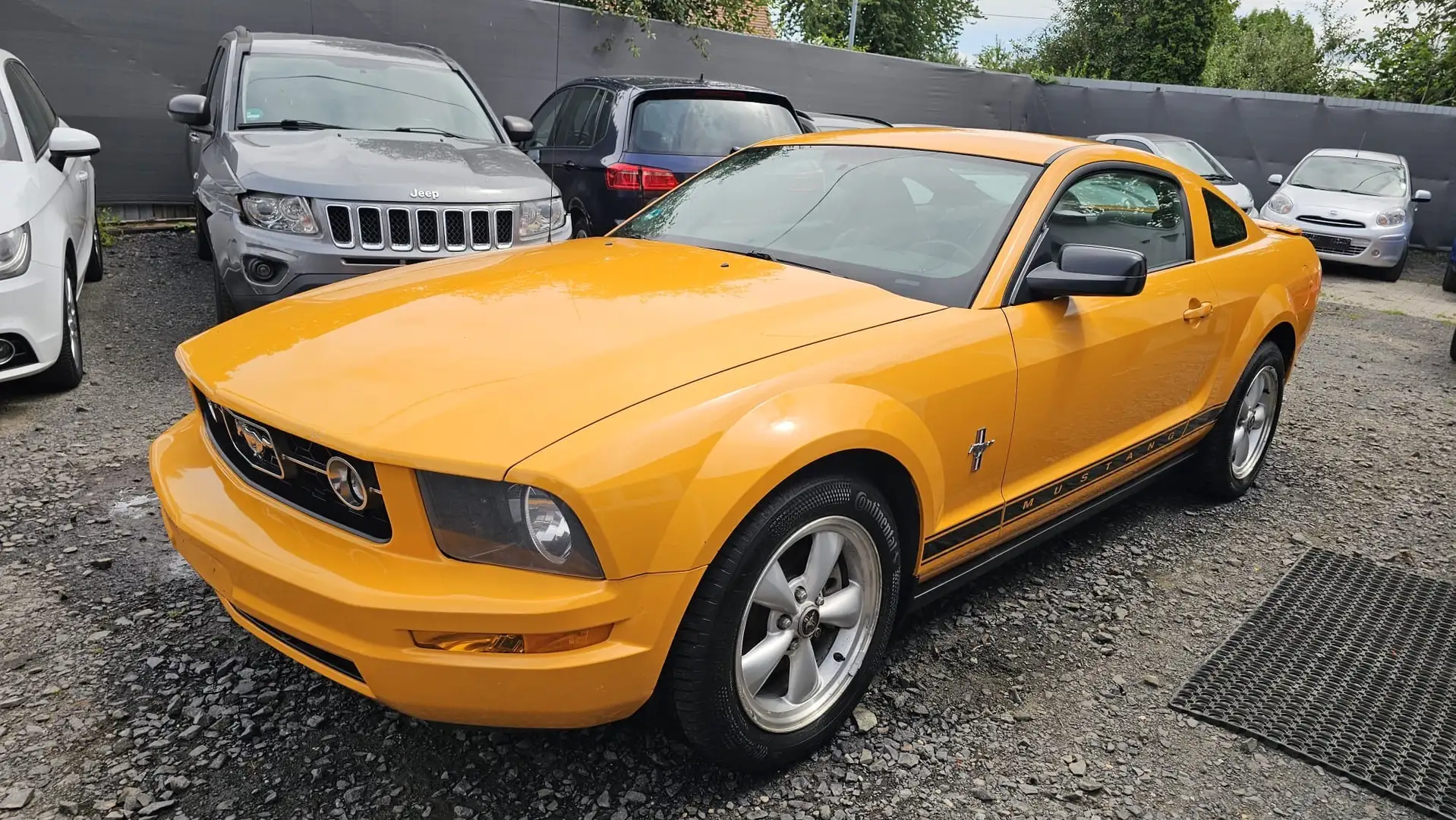 Ford Mustang 4.0 V6 coupé - anno 2008 - 215cv Arancione - 1