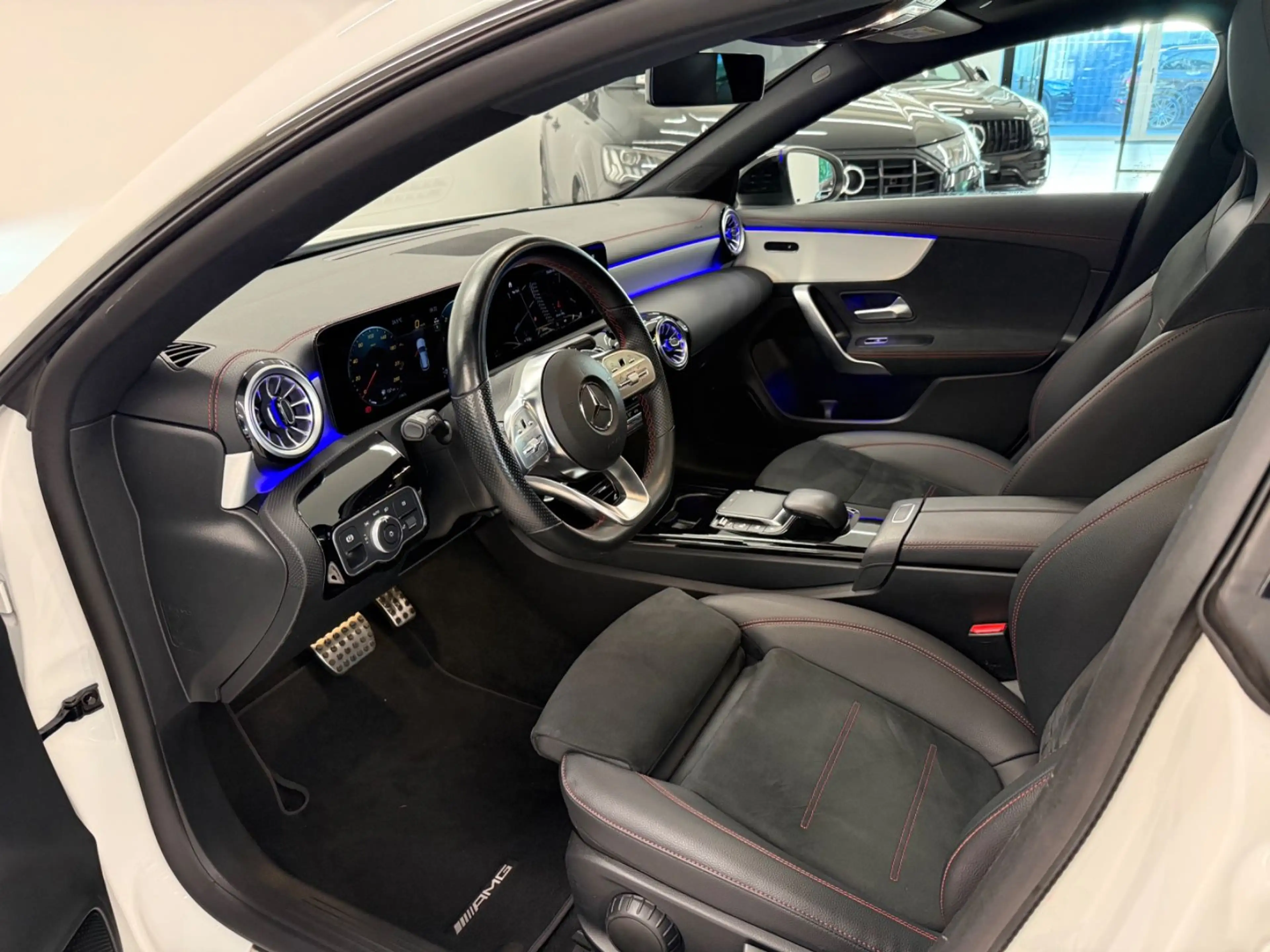 Mercedes-Benz CLA 220 Shooting Brake 4 Matic AMG Line Pano — photo 13