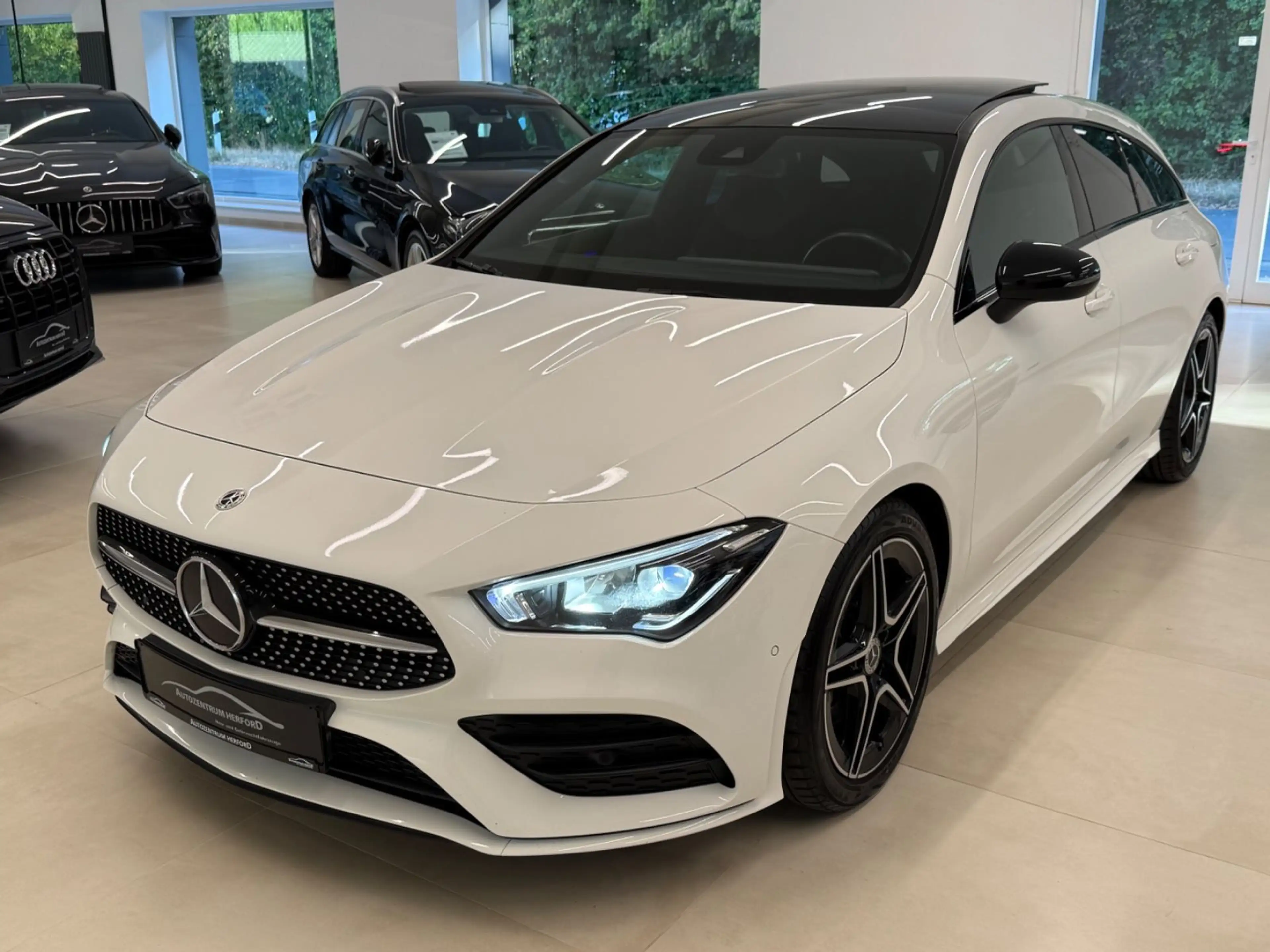 Mercedes-Benz CLA 220 Shooting Brake 4 Matic AMG Line Pano