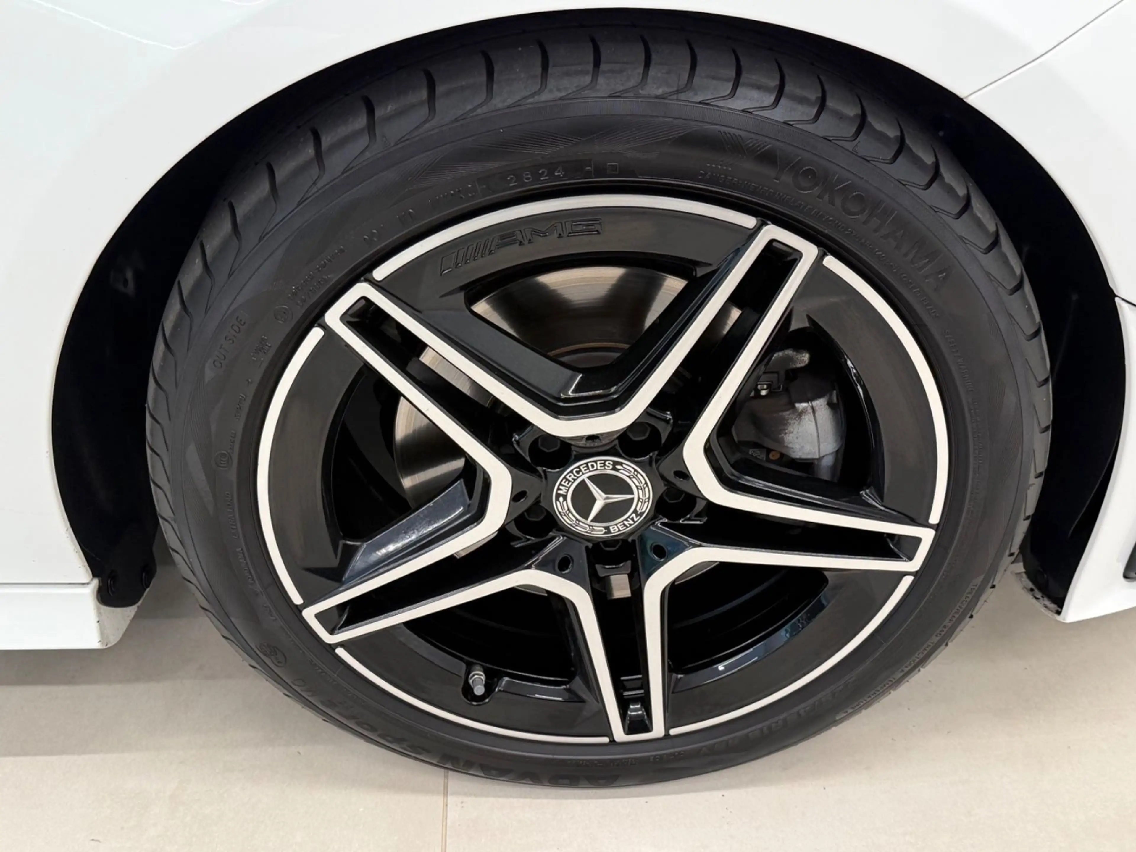 Mercedes-Benz CLA 220 Shooting Brake 4 Matic AMG Line Pano — photo 11