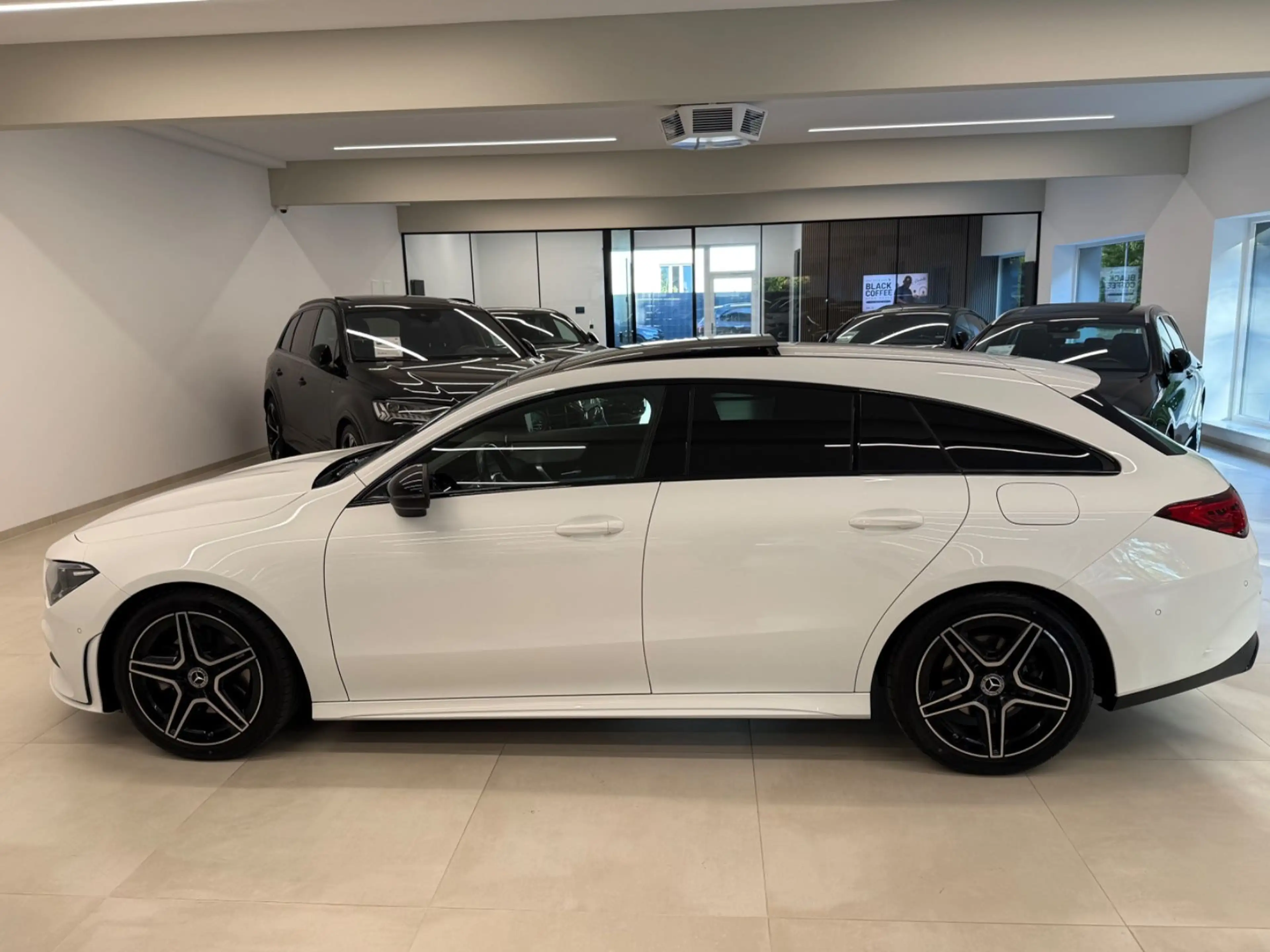 Mercedes-Benz CLA 220 Shooting Brake 4 Matic AMG Line Pano — photo 5