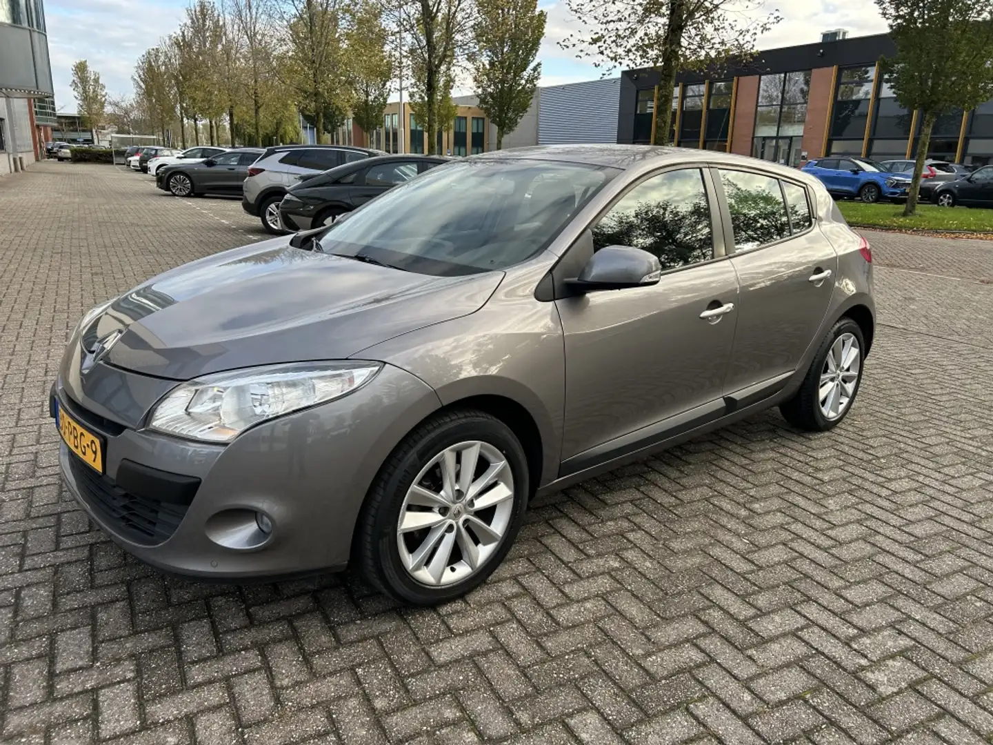 Renault Megane 1.6 Celsium 1e EIG NAVI CRUISE CLIMA NAP! Grijs - 1
