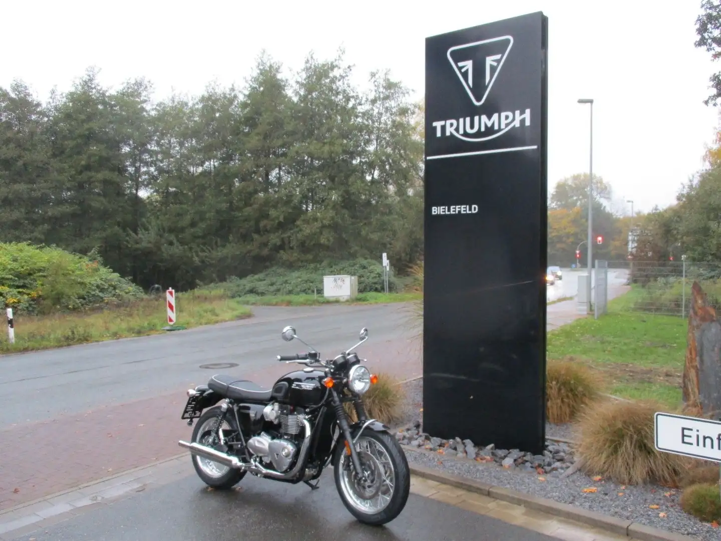 Triumph Bonneville T120 crna - 1