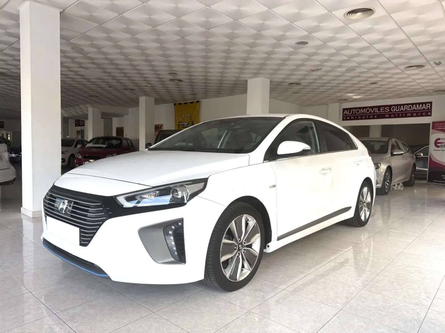 Hyundai IONIQ HEV 1.6 GDI Tecno Blanco - 1