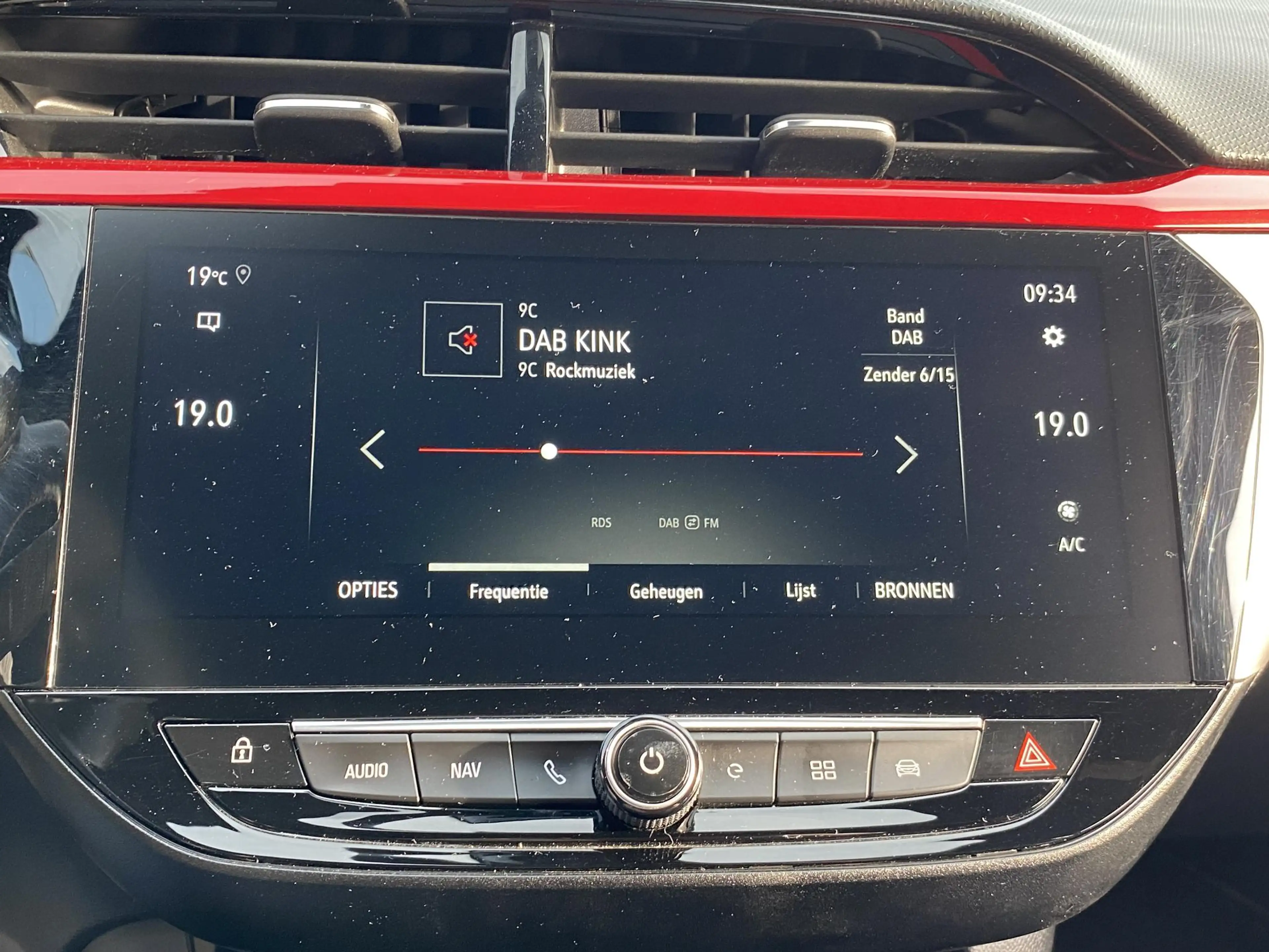 Opel Corsa-e GS Line 50 kWh — photo 27