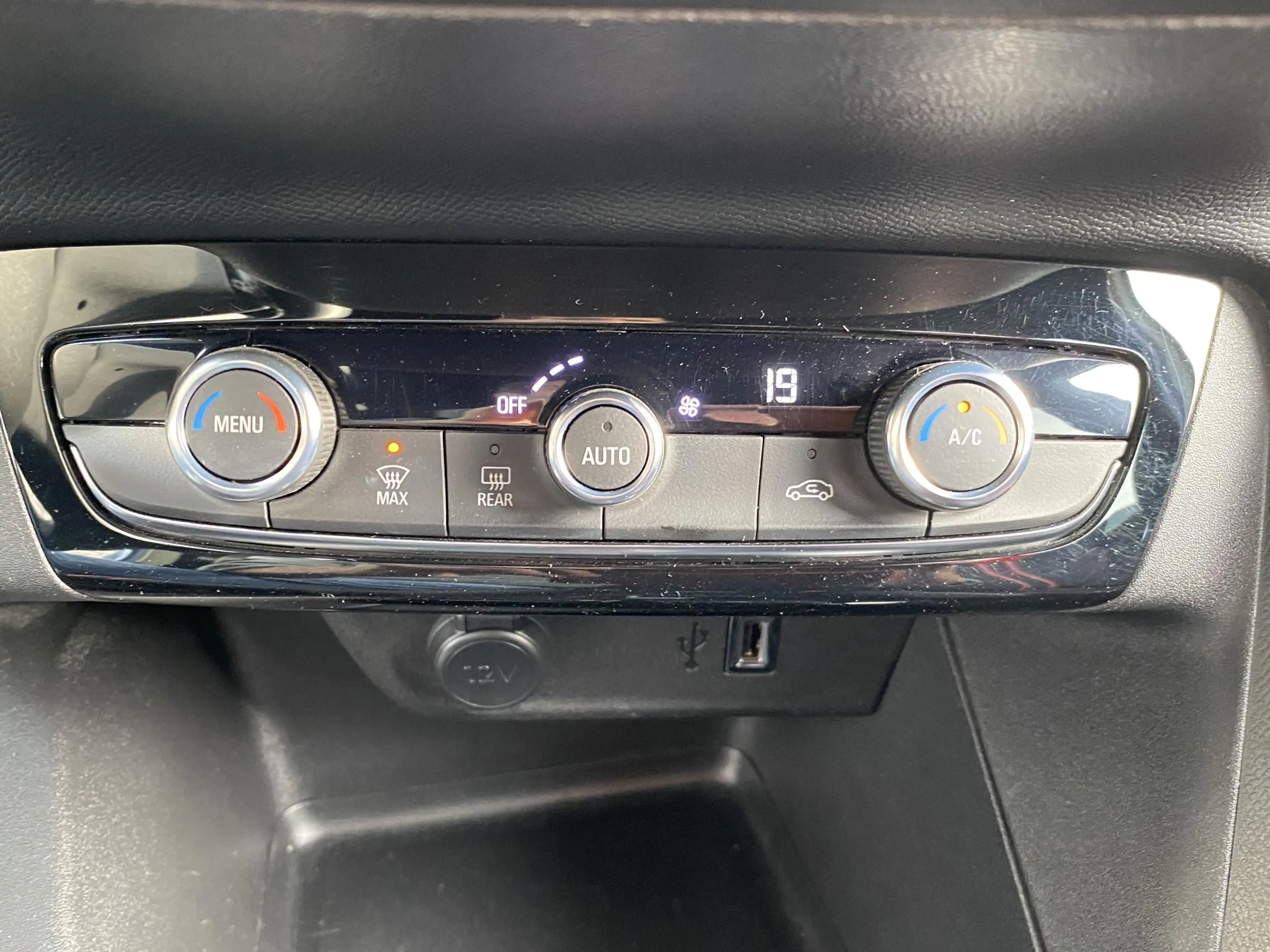 Opel Corsa-e GS Line 50 kWh — photo 25