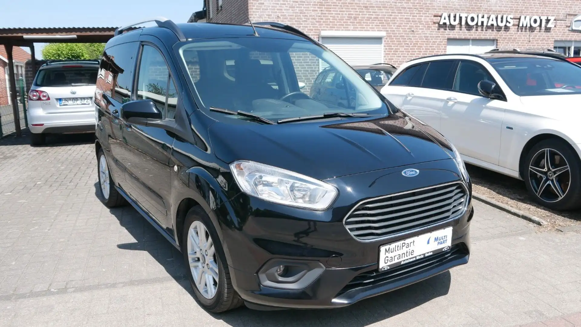 Ford Tourneo Courier Titanium Schwarz - 1