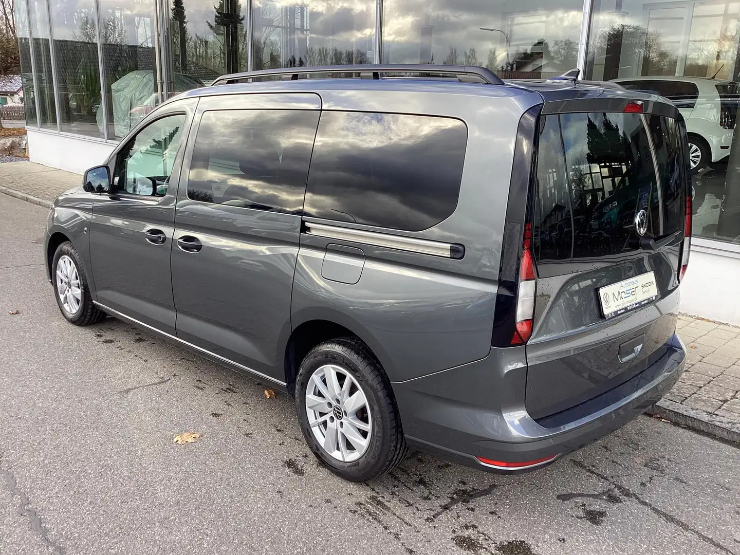 Volkswagen Caddy 1.5 TSI 5-Sitzer/PDC/GRA/SHZ/App/Navi Grau - 2
