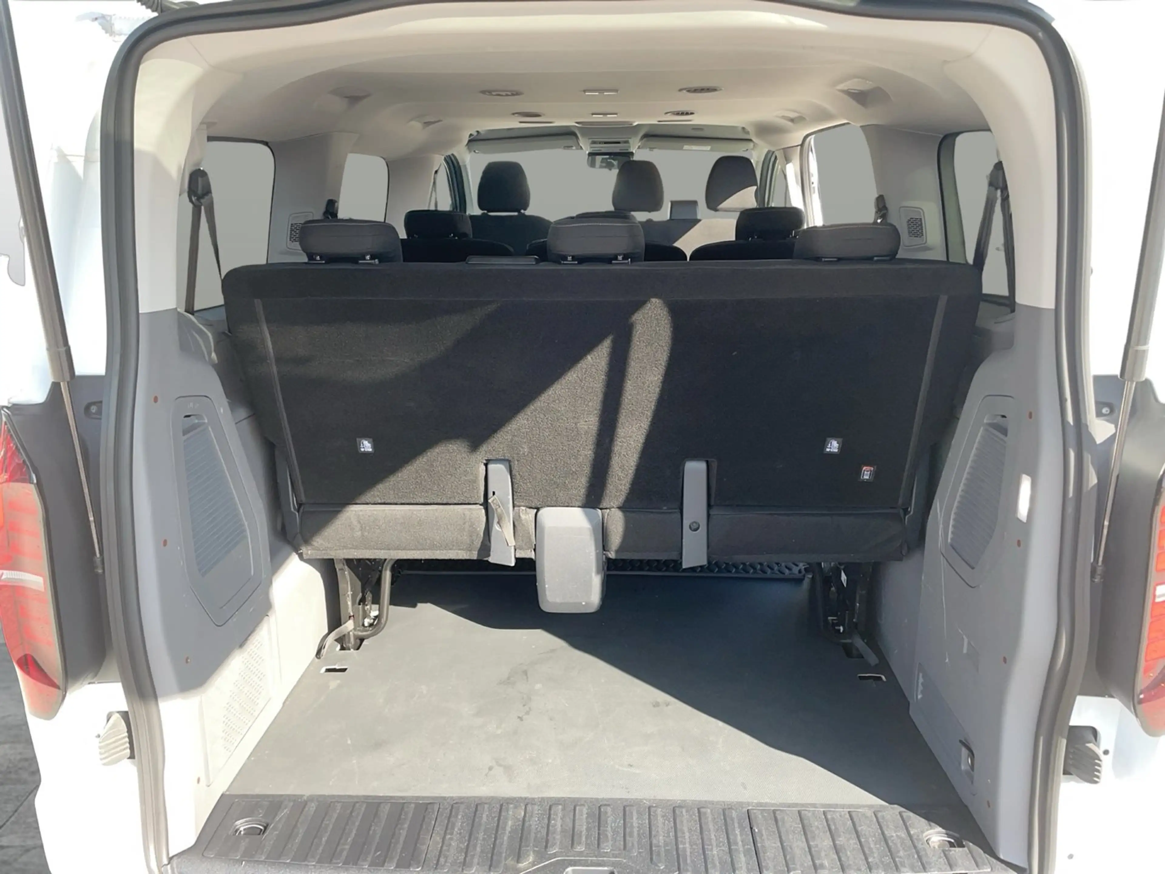 Volkswagen T7 Caravelle VW T7 Caravelle TDI — photo 12