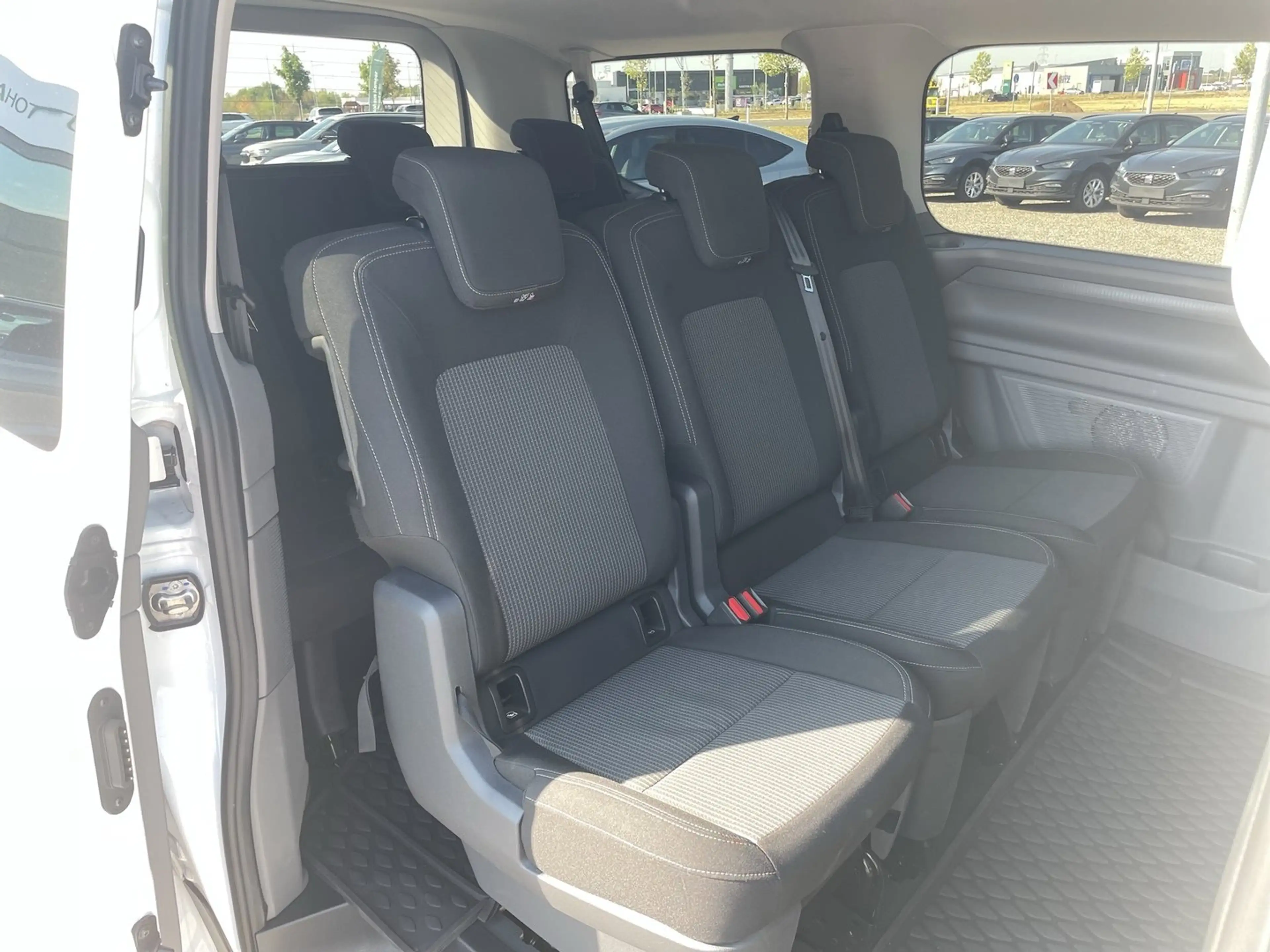 Volkswagen T7 Caravelle VW T7 Caravelle TDI — photo 13