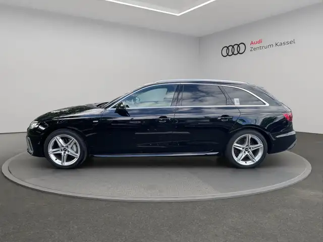 Audi A4 view 4