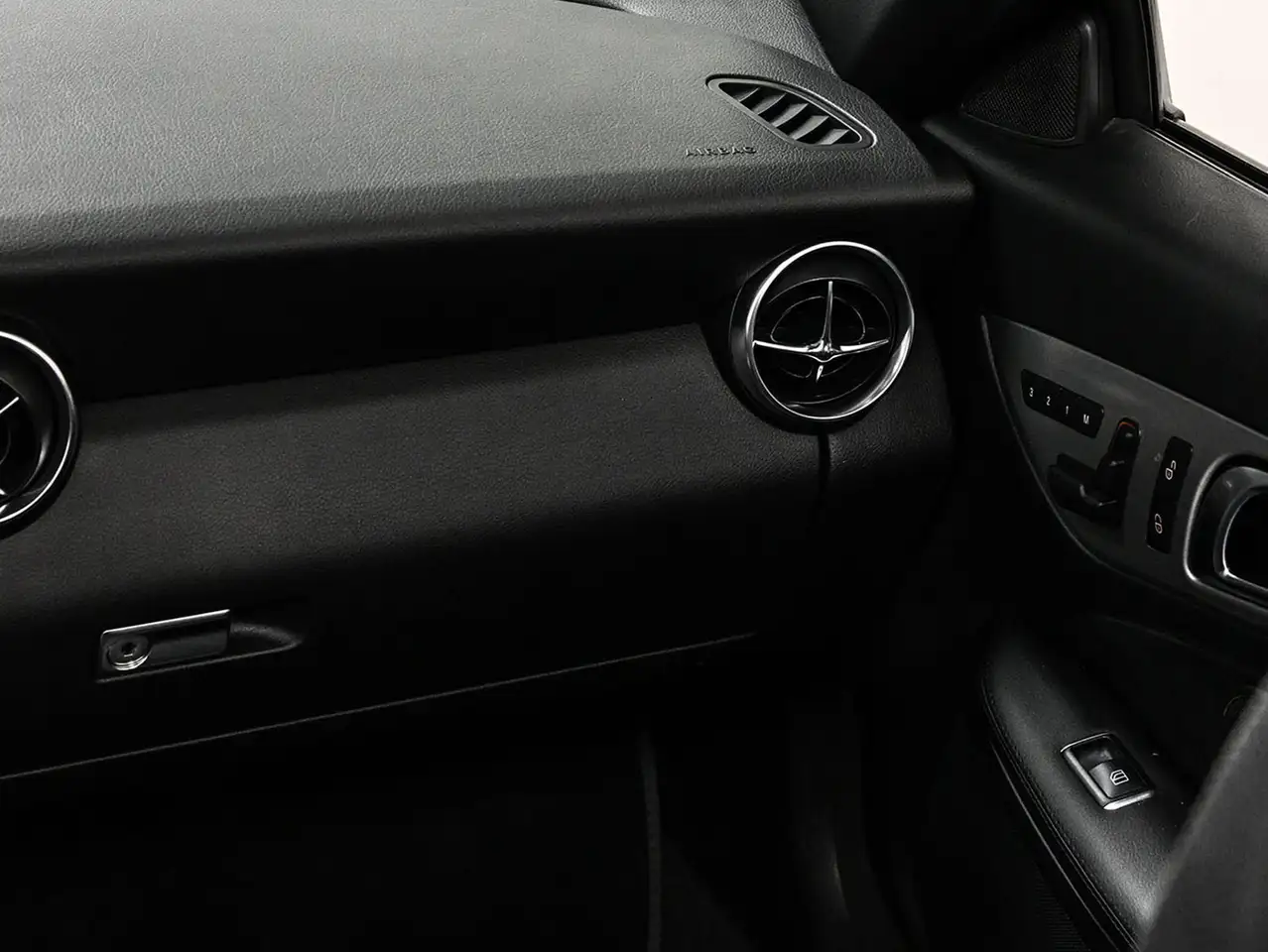 Mercedes-Benz SLK снимка Mercedes-Benz SLK