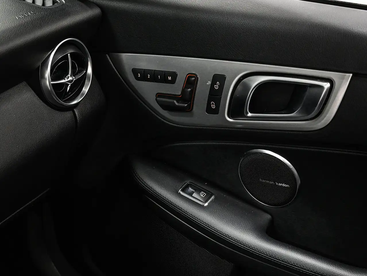 Mercedes-Benz SLK снимка Mercedes-Benz SLK
