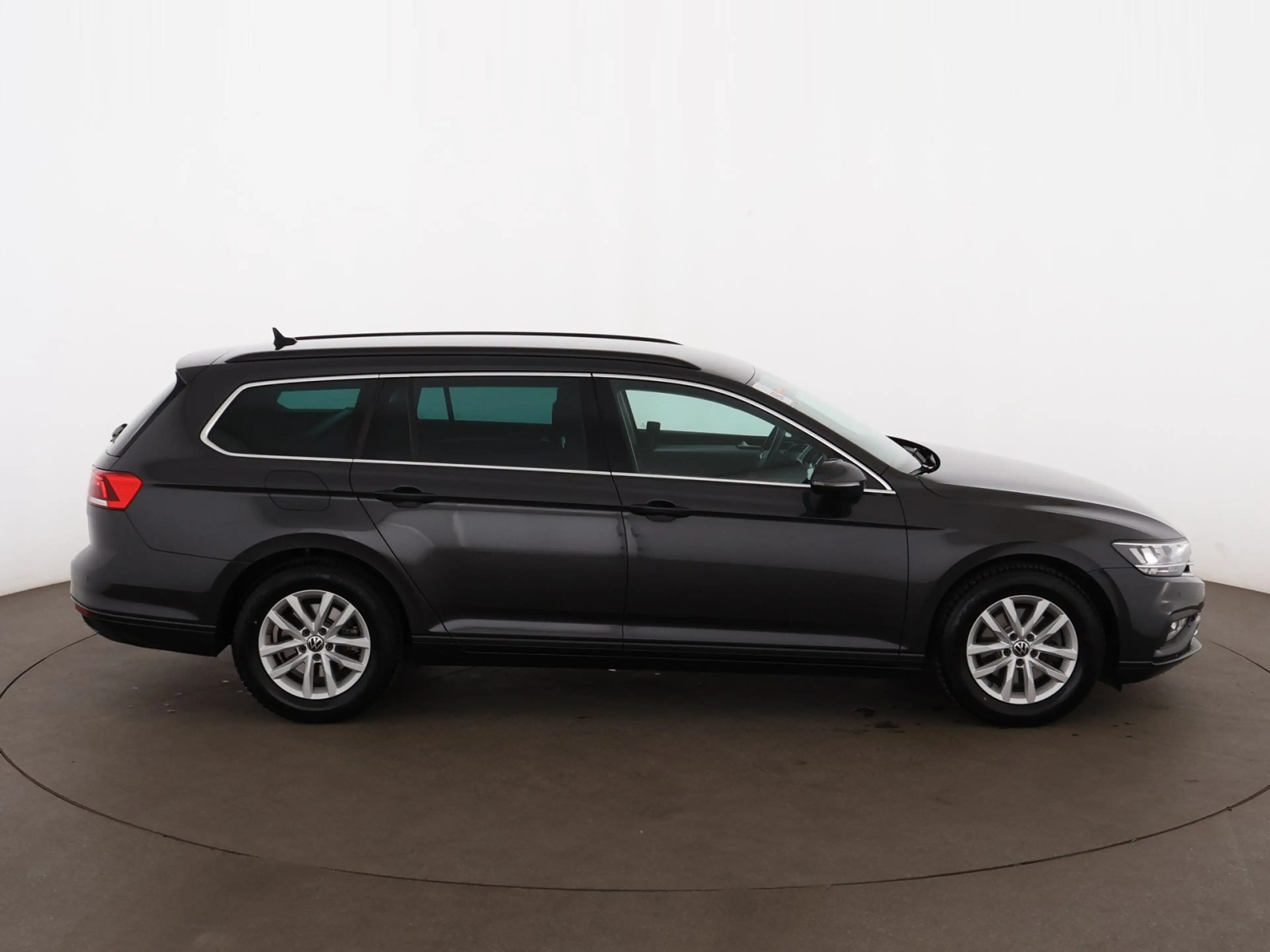 Volkswagen Passat Variant 2.0 TDI Business Aut LED AHK RADAR — photo 10