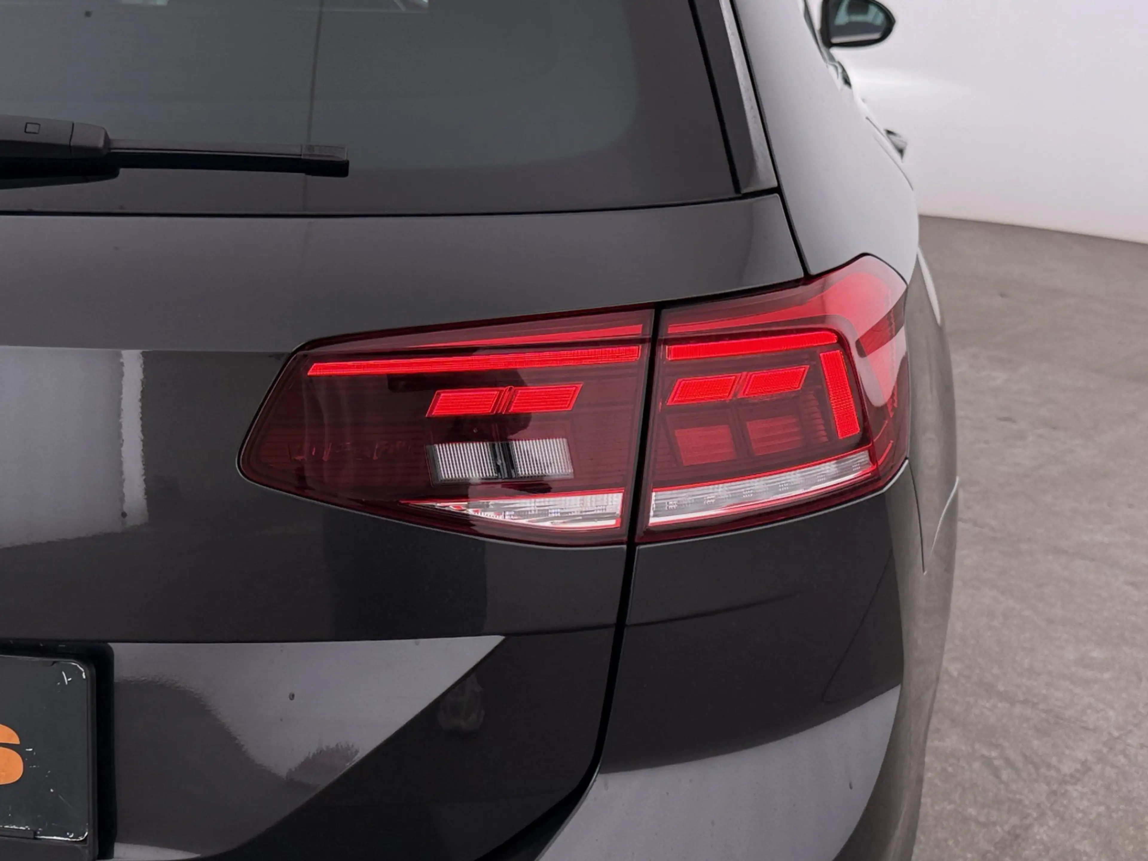 Volkswagen Passat Variant 2.0 TDI Business Aut LED AHK RADAR — photo 12