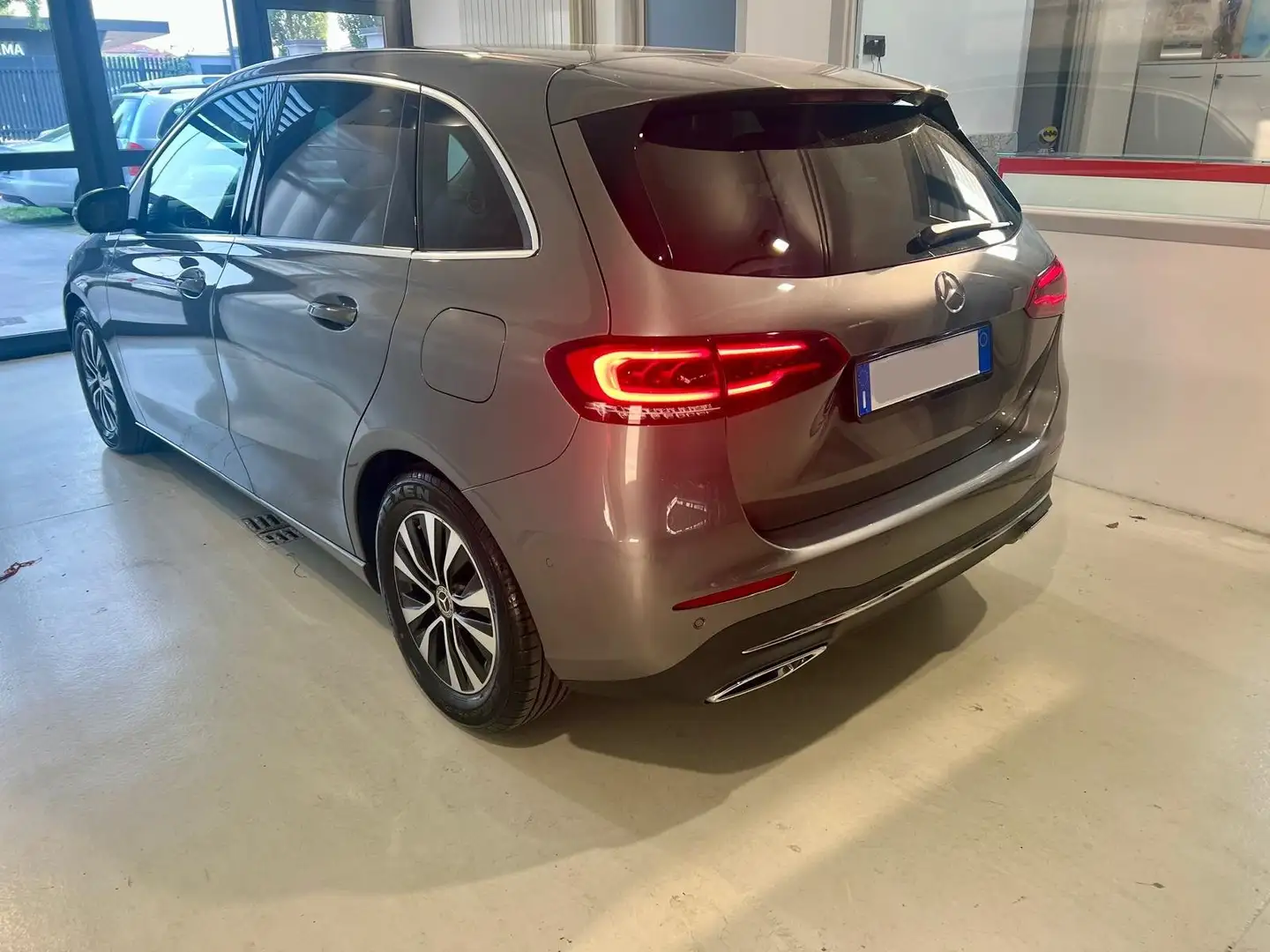 Mercedes-Benz B 180 B 180 Sport Plus auto Grigio - 2