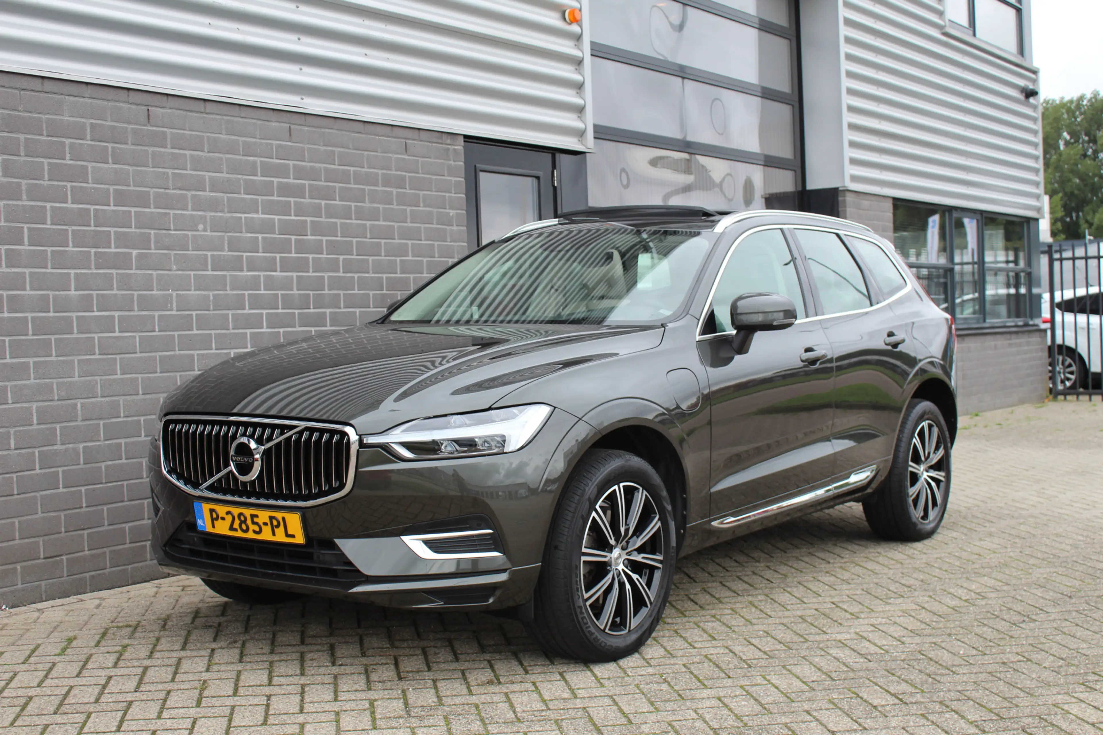 Volvo XC60 2.0 T8 Twin Engine AWD Inscription / HUD / Panoram — photo 4
