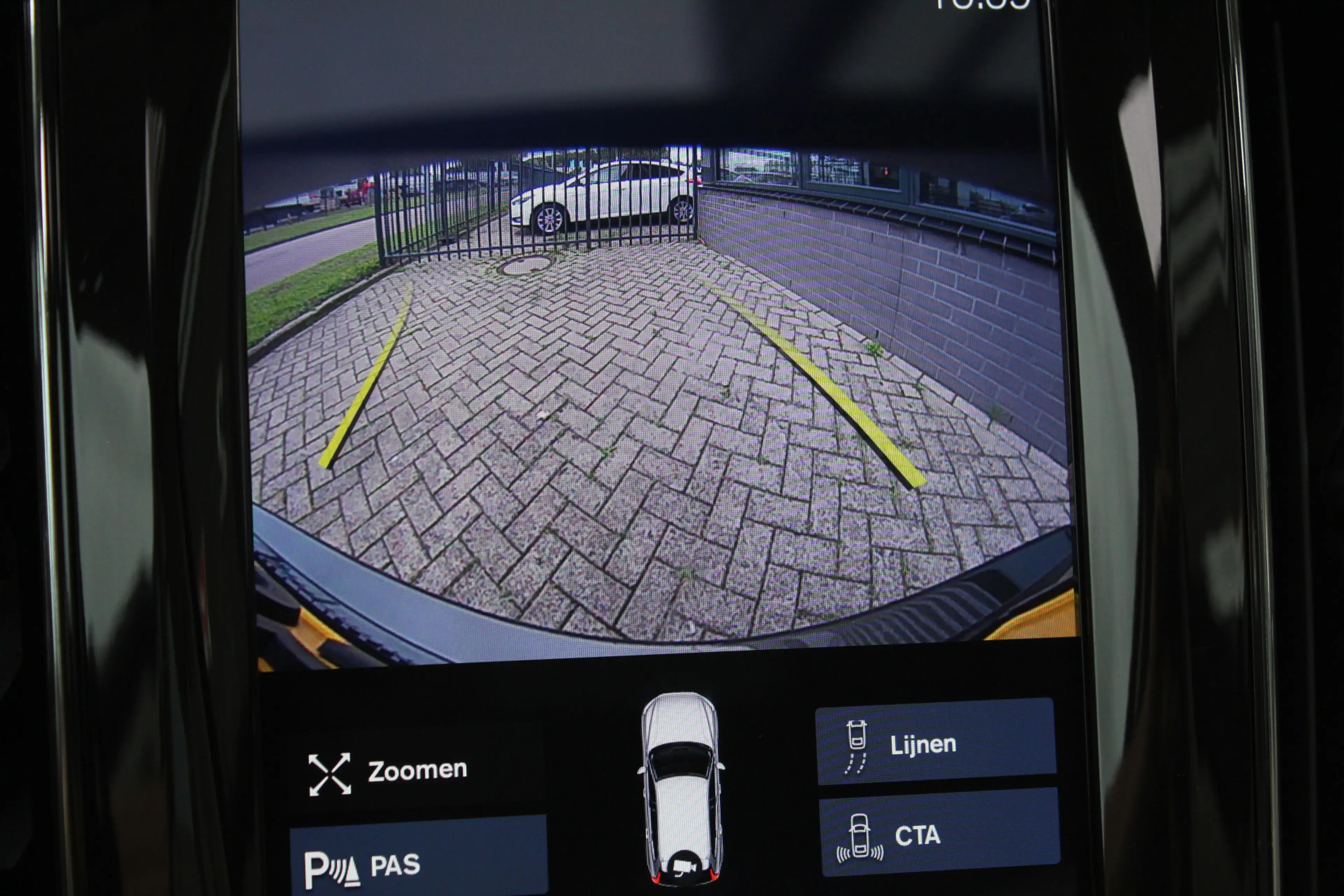 Volvo XC60 2.0 T8 Twin Engine AWD Inscription / HUD / Panoram — photo 24