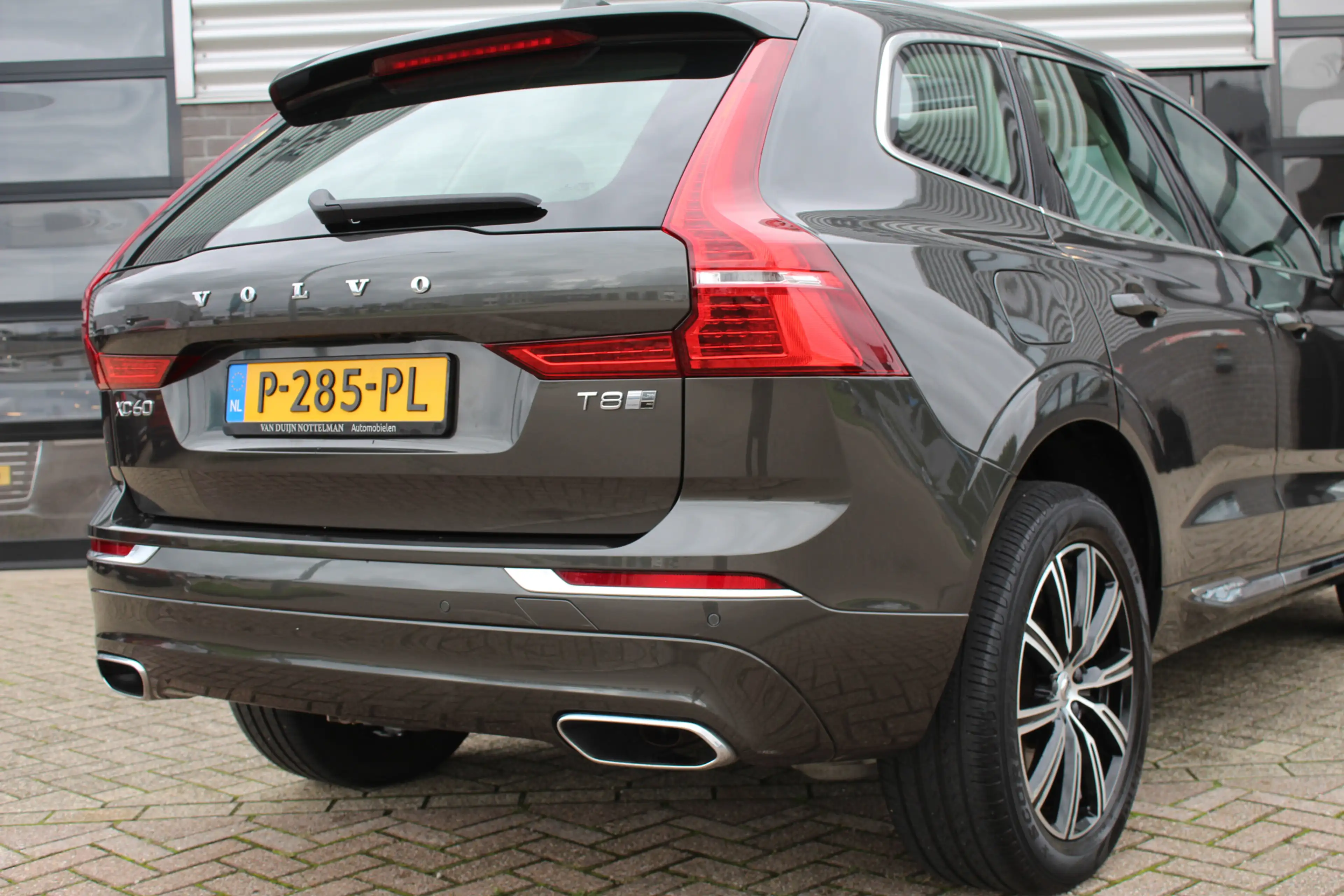 Volvo XC60 2.0 T8 Twin Engine AWD Inscription / HUD / Panoram — photo 17