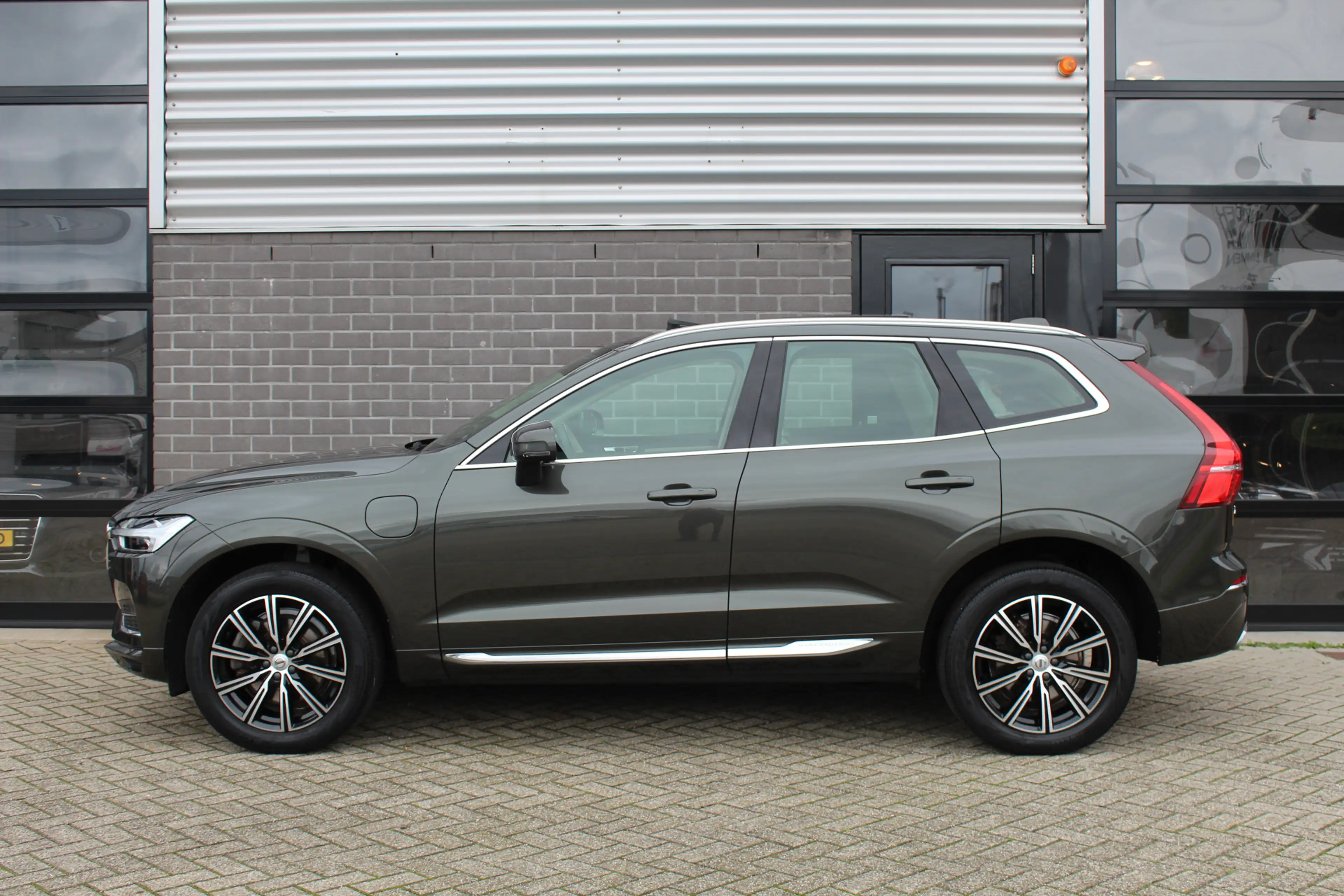 Volvo XC60 2.0 T8 Twin Engine AWD Inscription / HUD / Panoram — photo 18