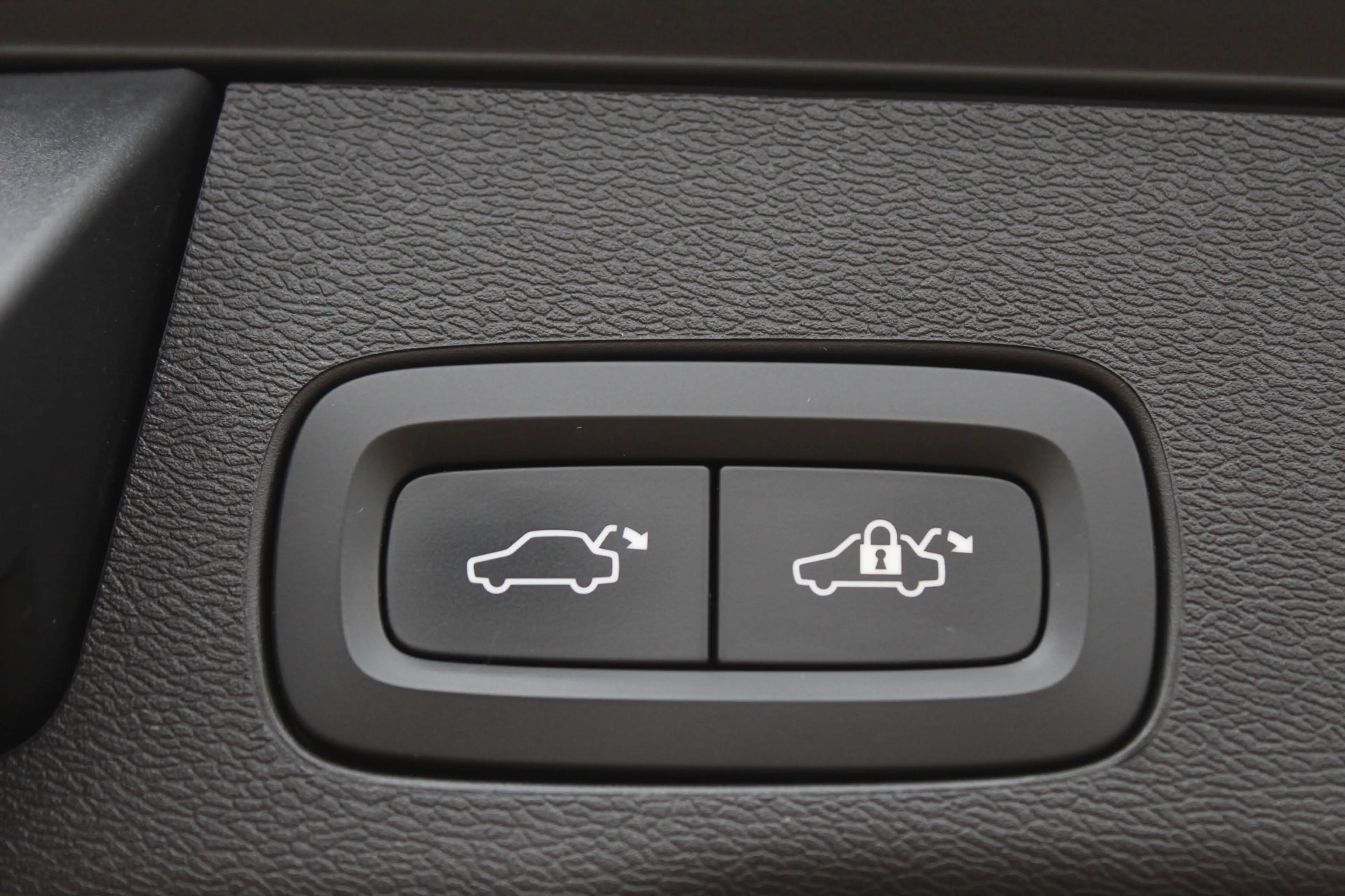 Volvo XC60 2.0 T8 Twin Engine AWD Inscription / HUD / Panoram — photo 30