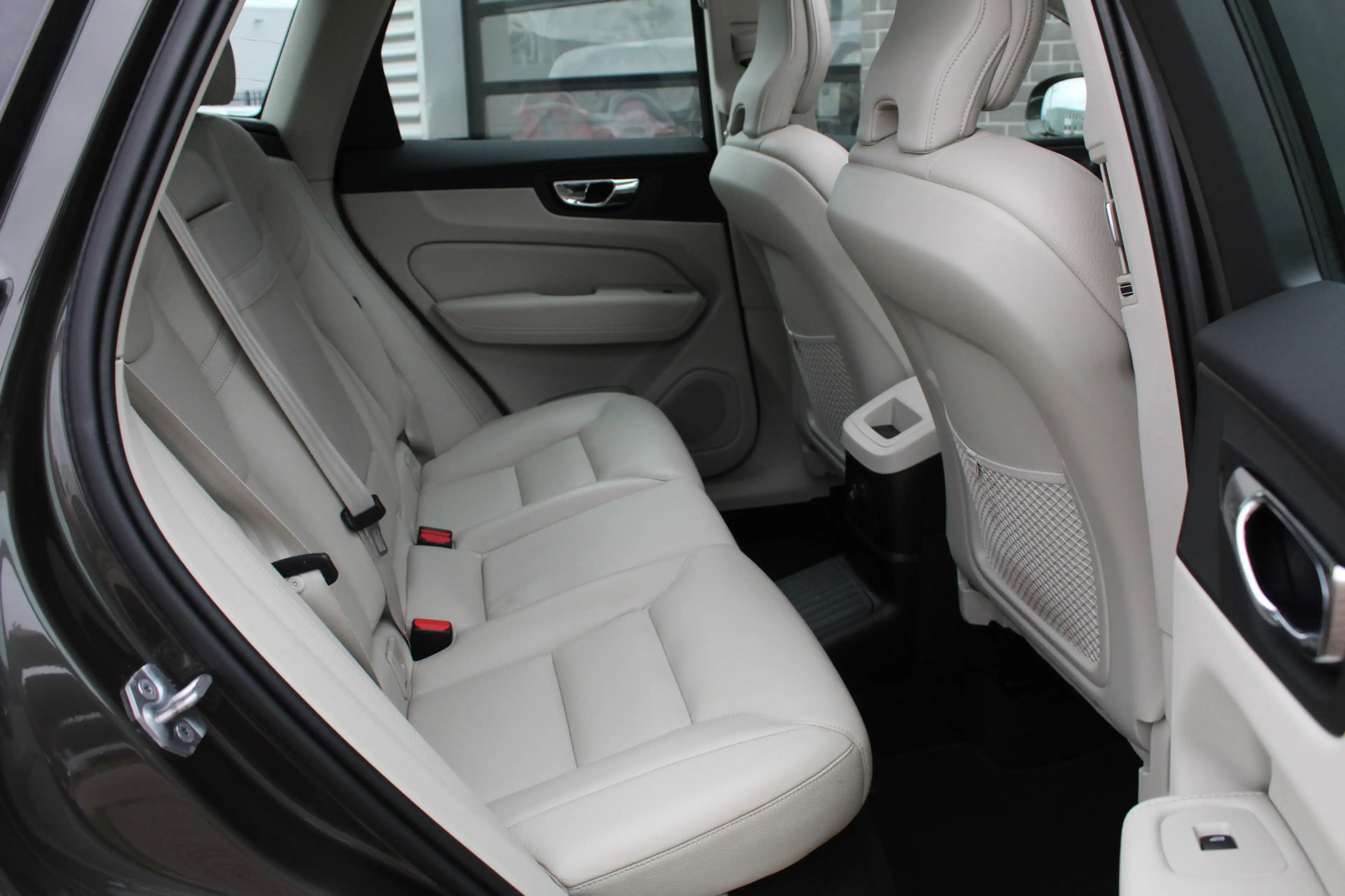 Volvo XC60 2.0 T8 Twin Engine AWD Inscription / HUD / Panoram — photo 11