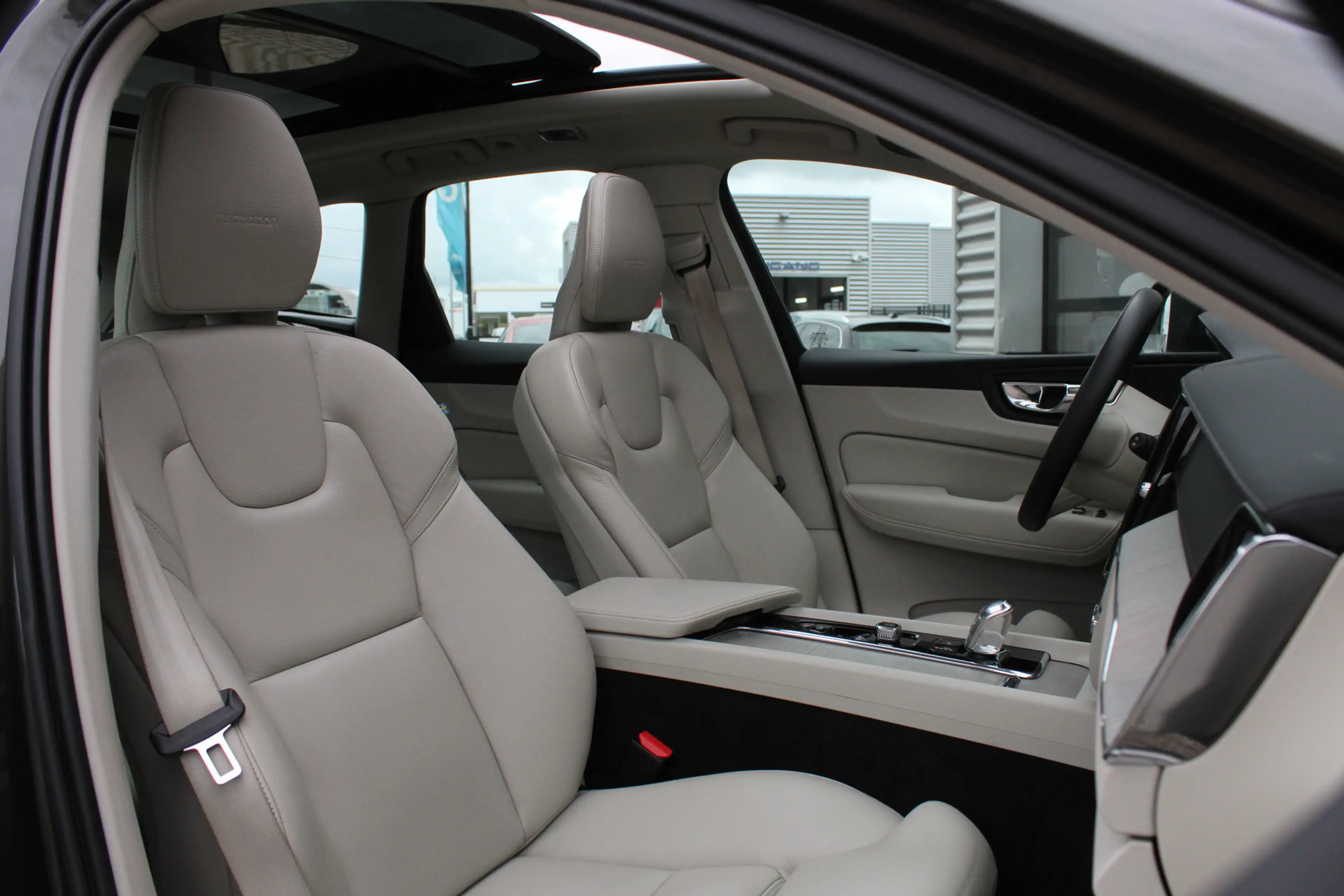 Volvo XC60 2.0 T8 Twin Engine AWD Inscription / HUD / Panoram — photo 10