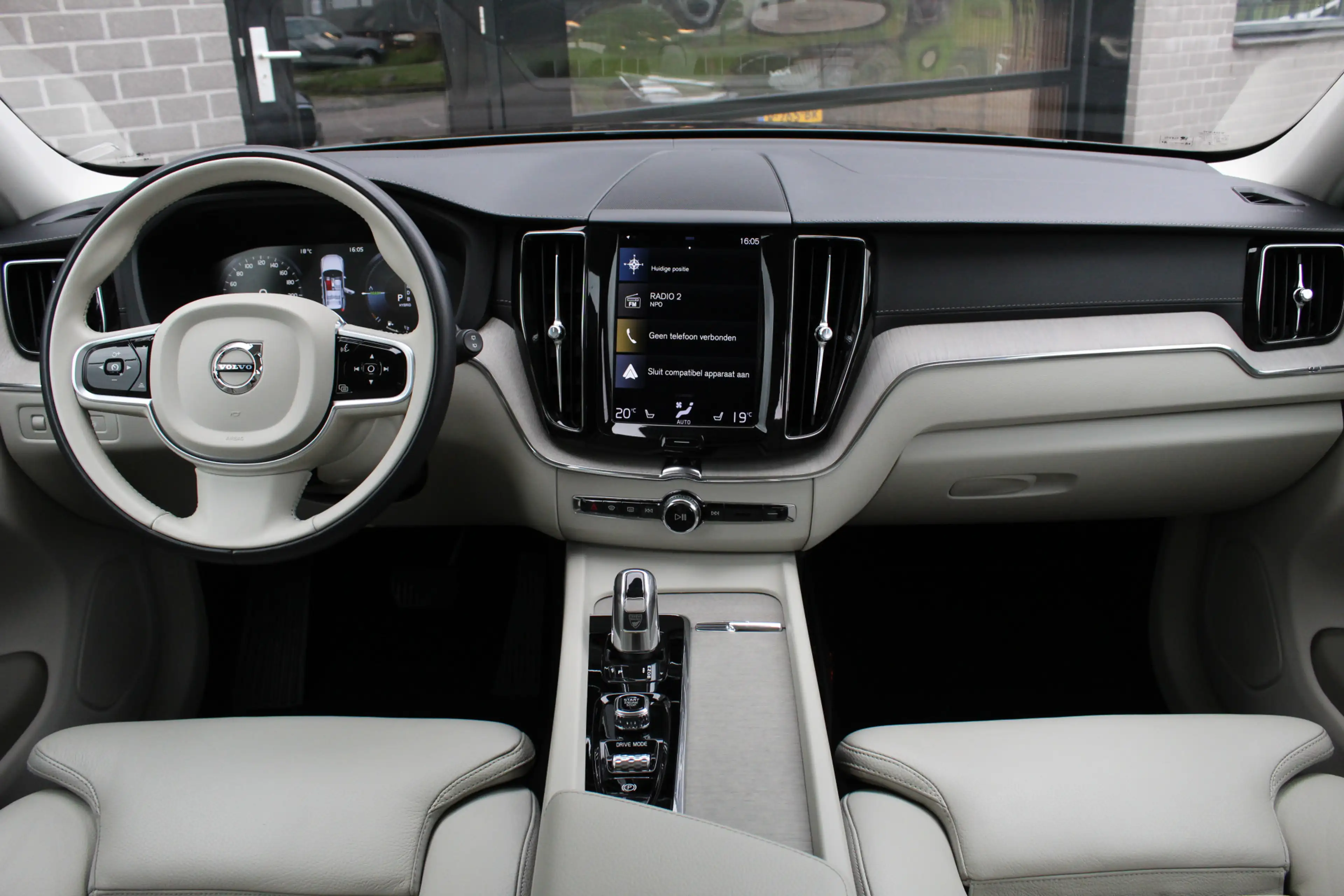Volvo XC60 2.0 T8 Twin Engine AWD Inscription / HUD / Panoram — photo 2