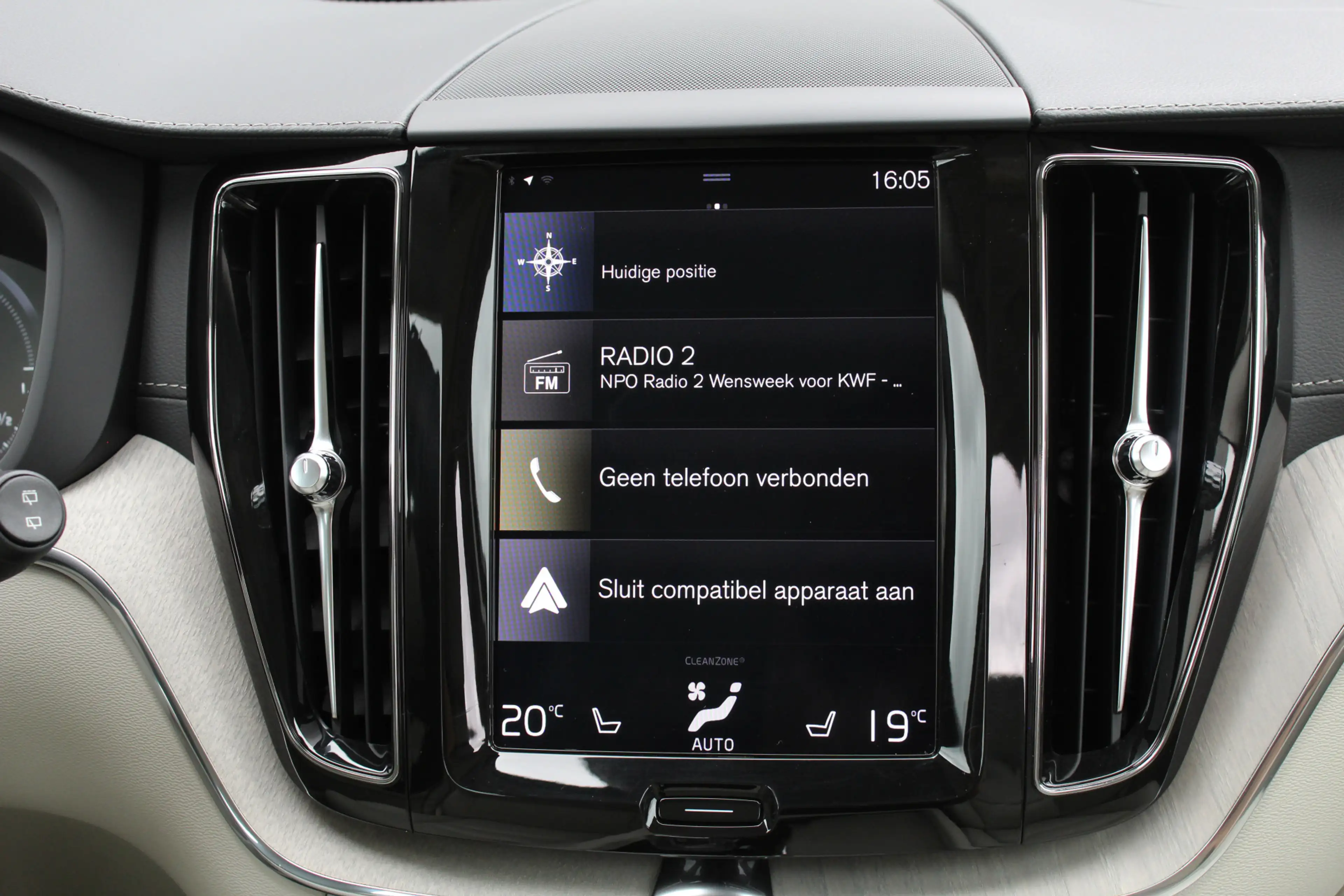 Volvo XC60 2.0 T8 Twin Engine AWD Inscription / HUD / Panoram — photo 13
