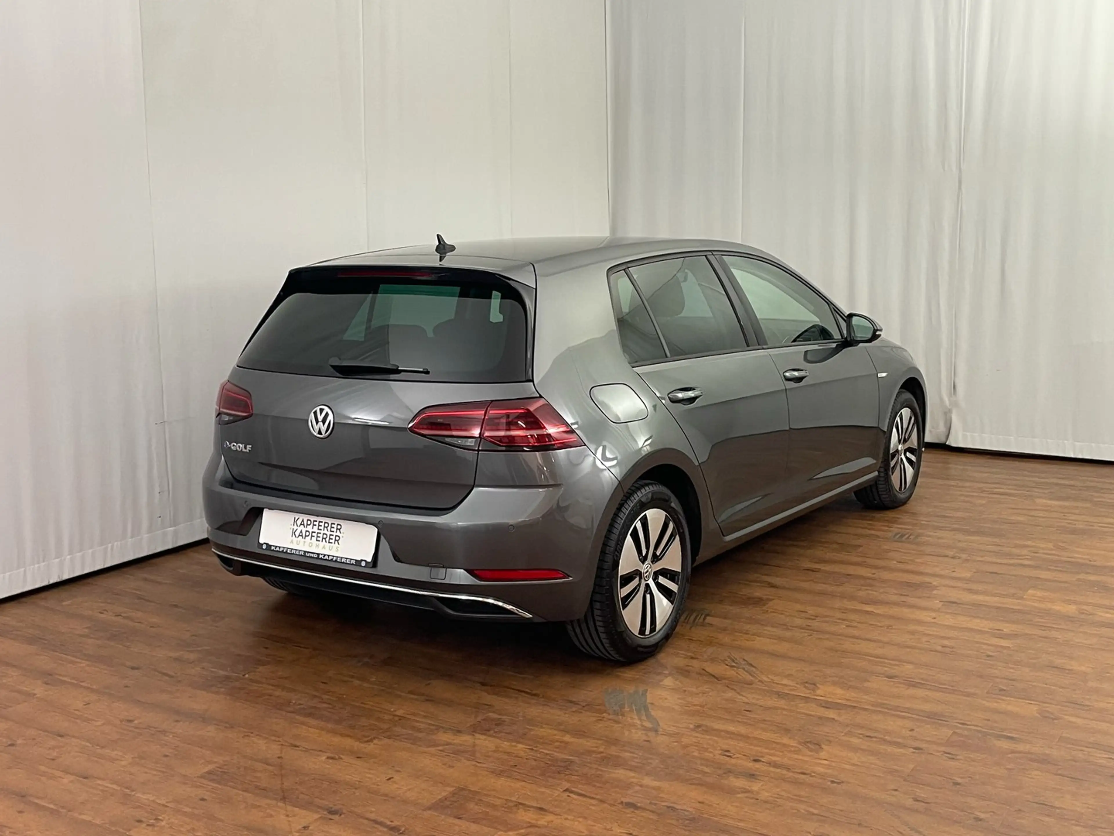 Volkswagen e-Golf VW e-Golf — photo 12