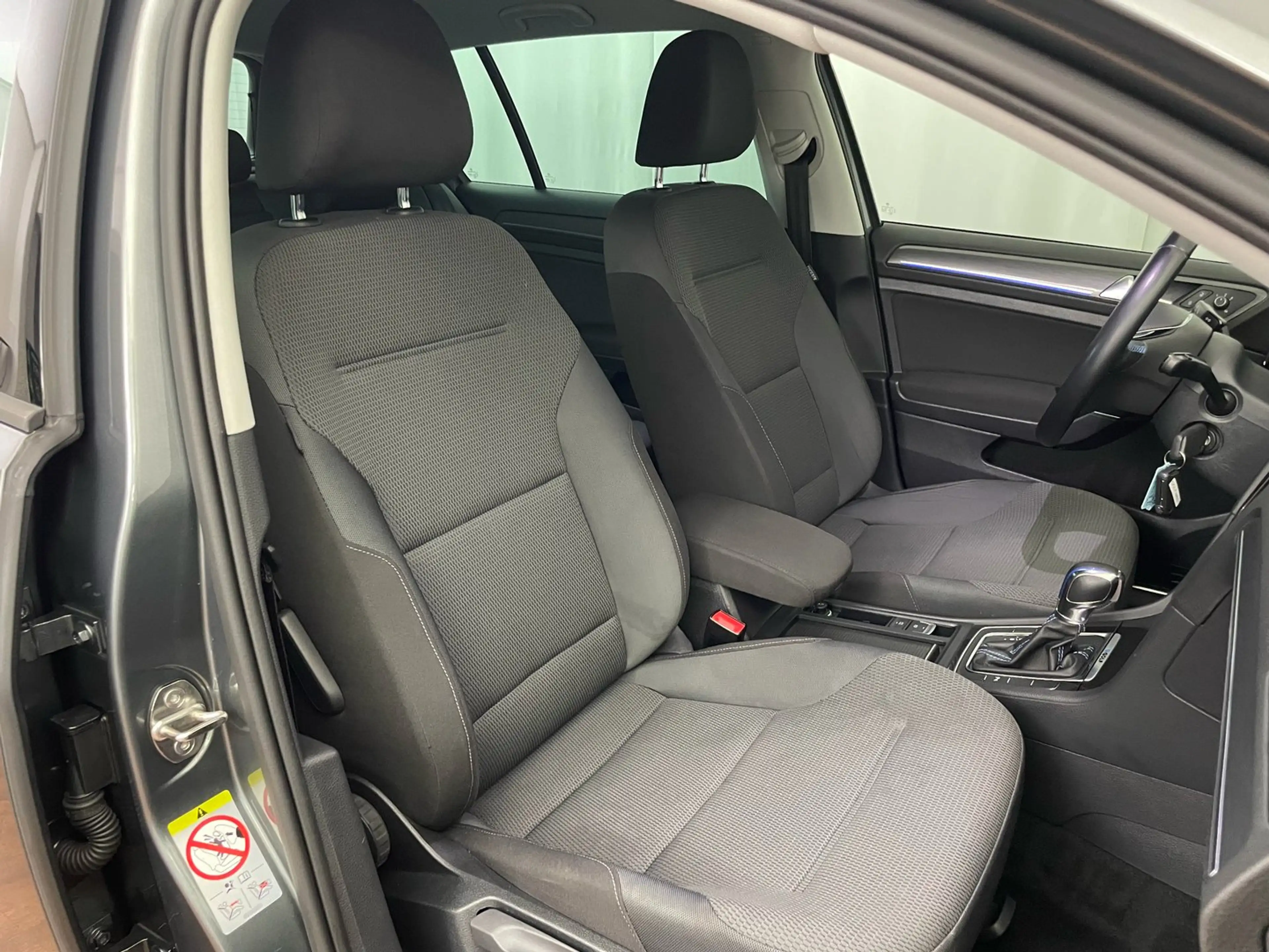 Volkswagen e-Golf VW e-Golf — photo 7