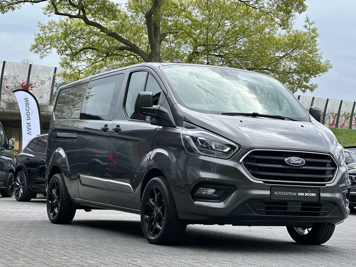 Ford Transit Custom 300 2.0 TDCI 170pk | Automaat | L2 | Dubbel Cabine Grijs - 2