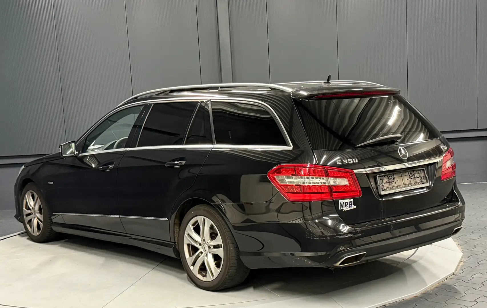 Mercedes-Benz E 350 T CDI BlueEfficiency *AMG-Line*Nachtsicht*KAMERA* Černá - 2