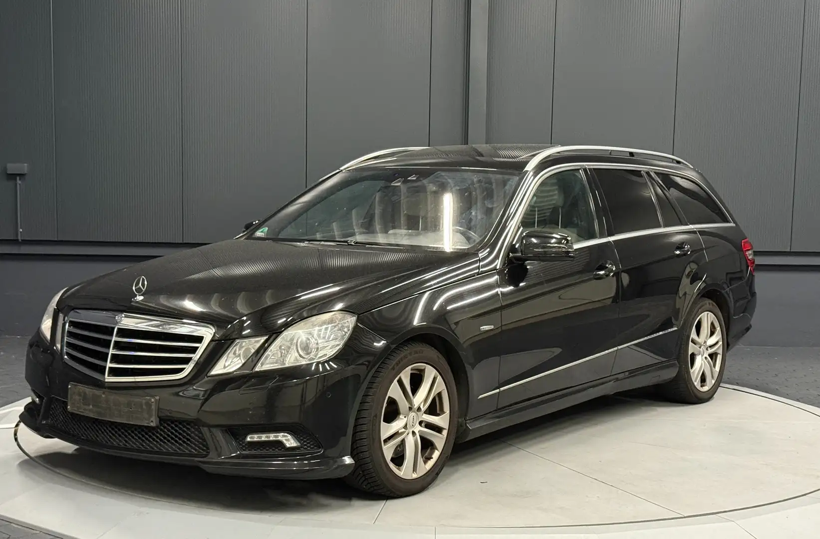 Mercedes-Benz E 350 T CDI BlueEfficiency *AMG-Line*Nachtsicht*KAMERA* Černá - 1
