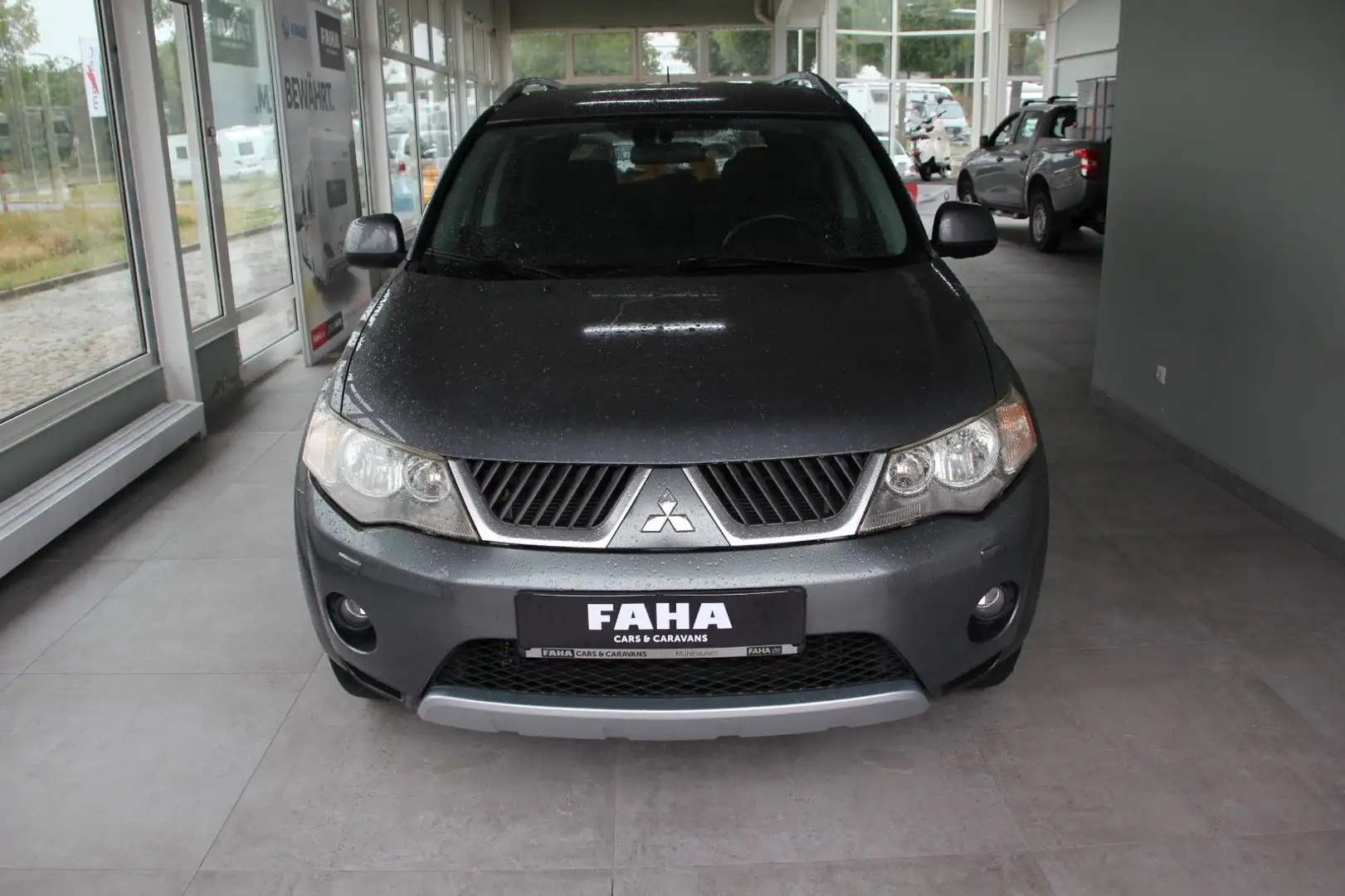 Mitsubishi Outlander 2.4 Intense Allrad Grau - 2