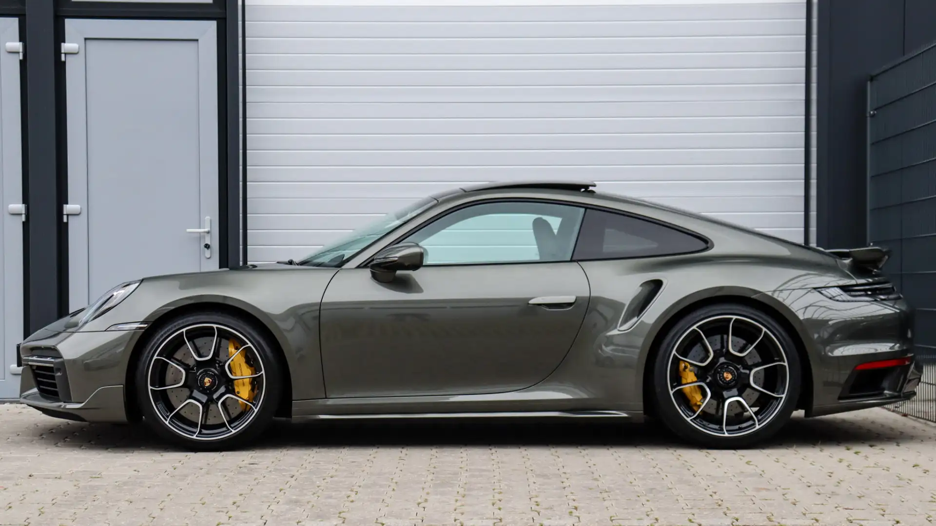 Porsche 992 3.8 Turbo S | Burmester | Lift | PCCB | Stoelventi Grün - 2