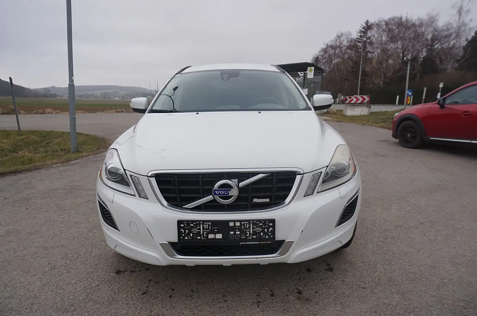 Volvo XC60 D5 AWD R-Design Geartronic Weiß - 1
