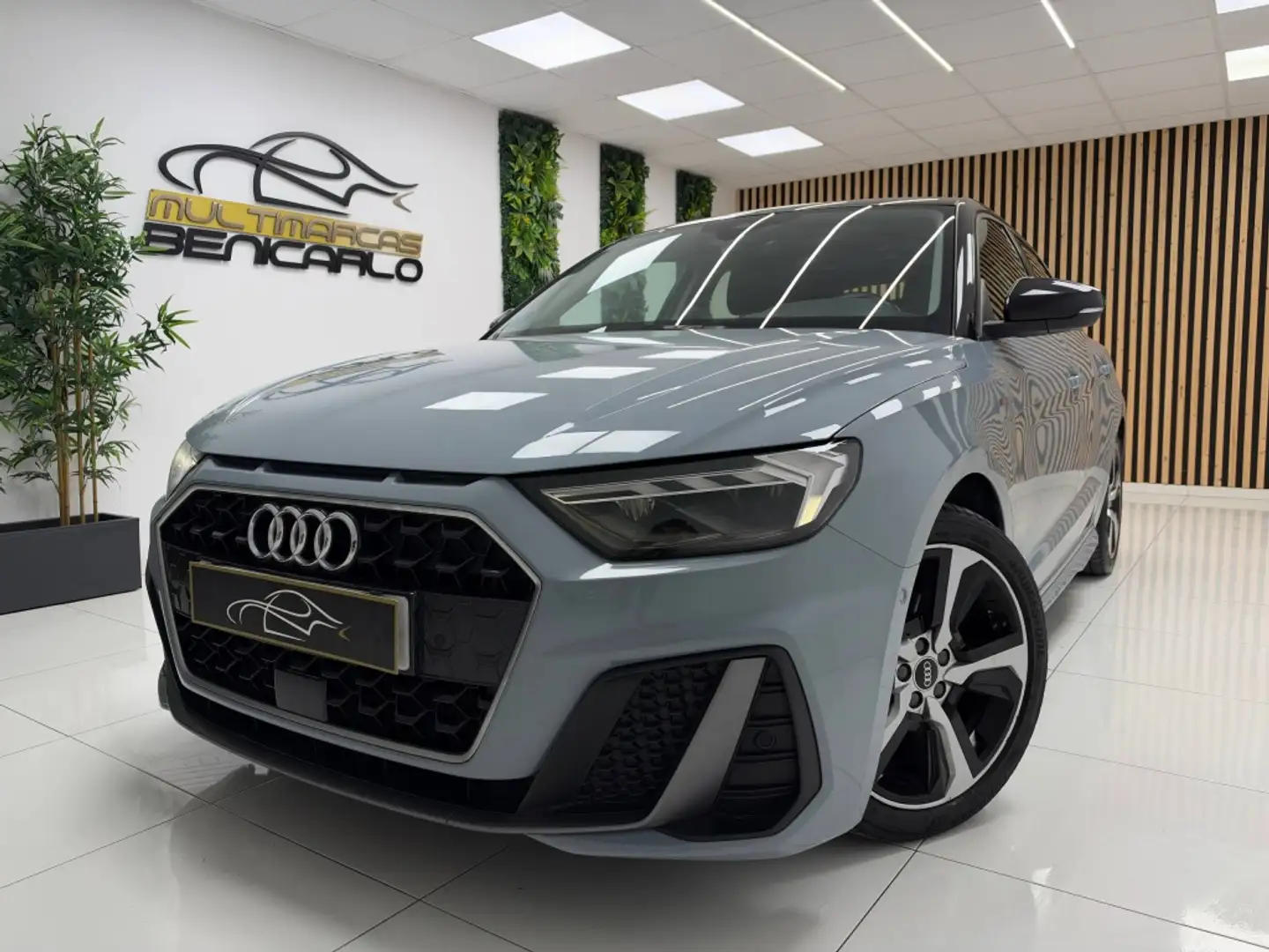 Audi A1 Sportback 35 TFSI Adrenalin S tronic 110kW Gris - 2