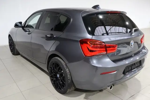 BMW 1 Series view 8