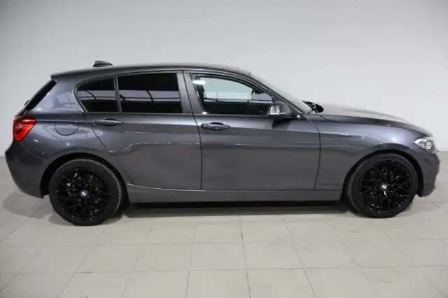 BMW 1 Series view 6