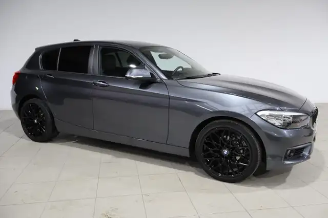BMW 1 Series view 3