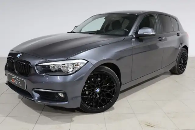 BMW 1 Series view 4