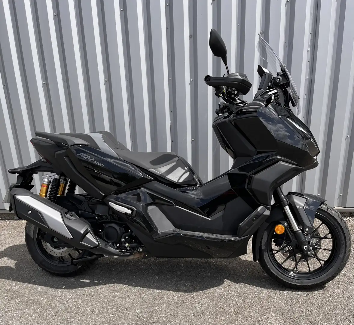 Honda ADV 350 Noir - 1