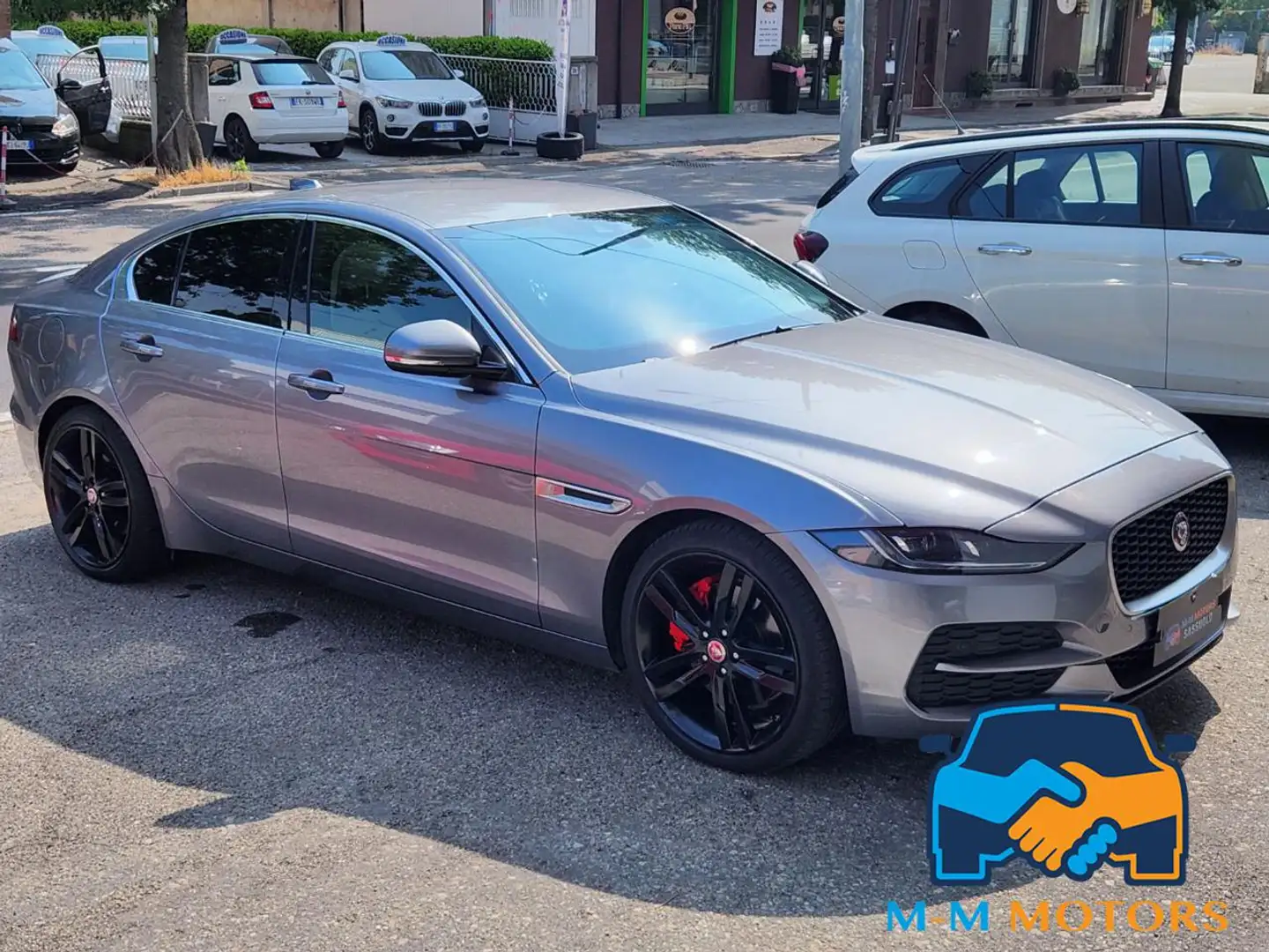 Jaguar XE 2.0 D 180 CV aut. R-Dynamic HSE Grau - 1