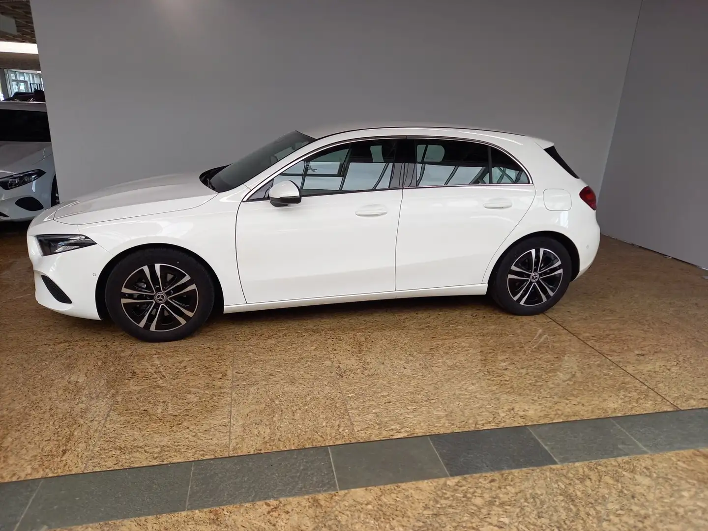 Mercedes-Benz A 180 A 180 Progressive Advanced/Volldig/VKZ/LED/Kame Weiß - 2