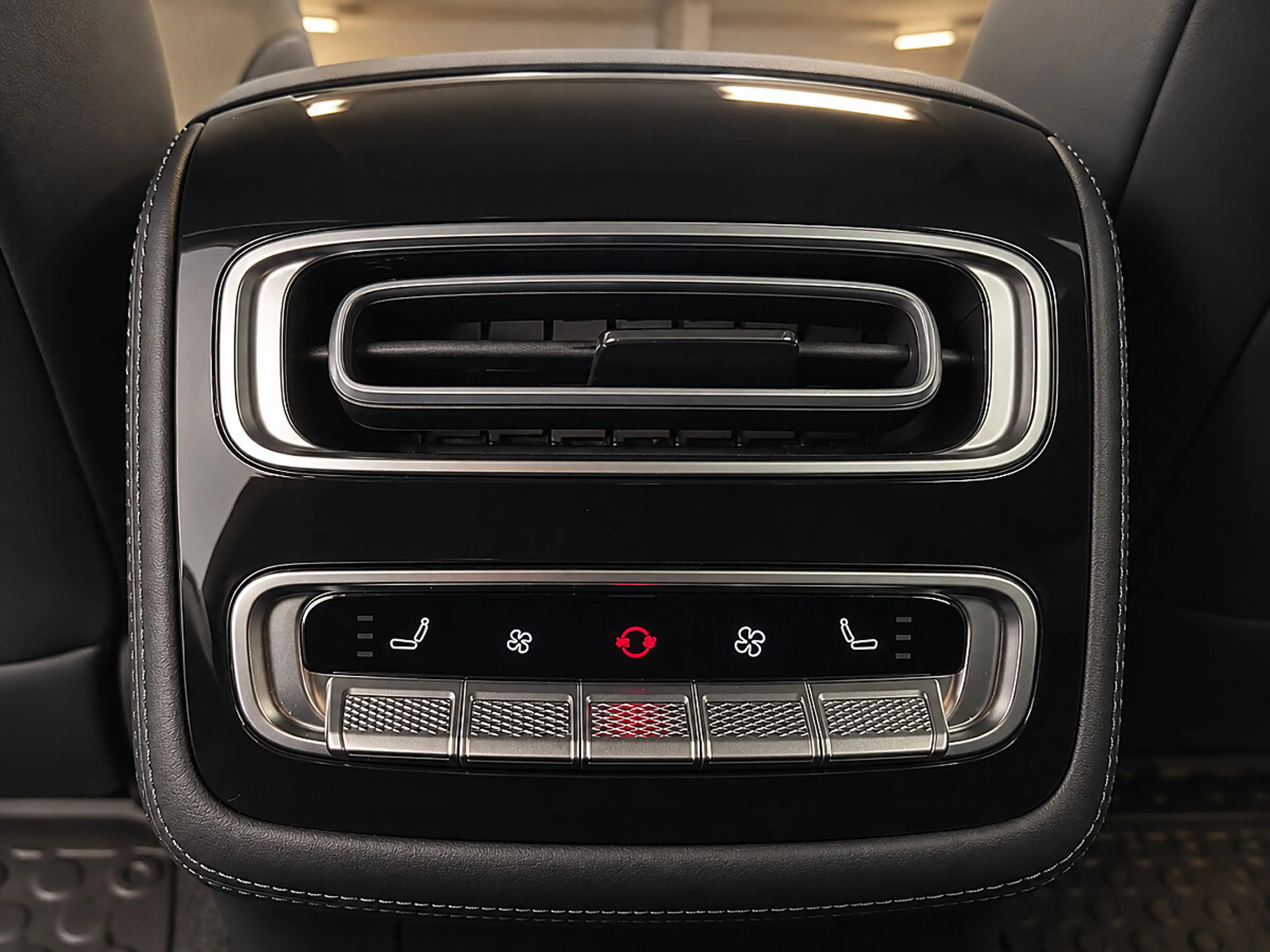 Omoda 9 PHEV SHS Aut. 1.5TGDi Premium-Line AWD — photo 14
