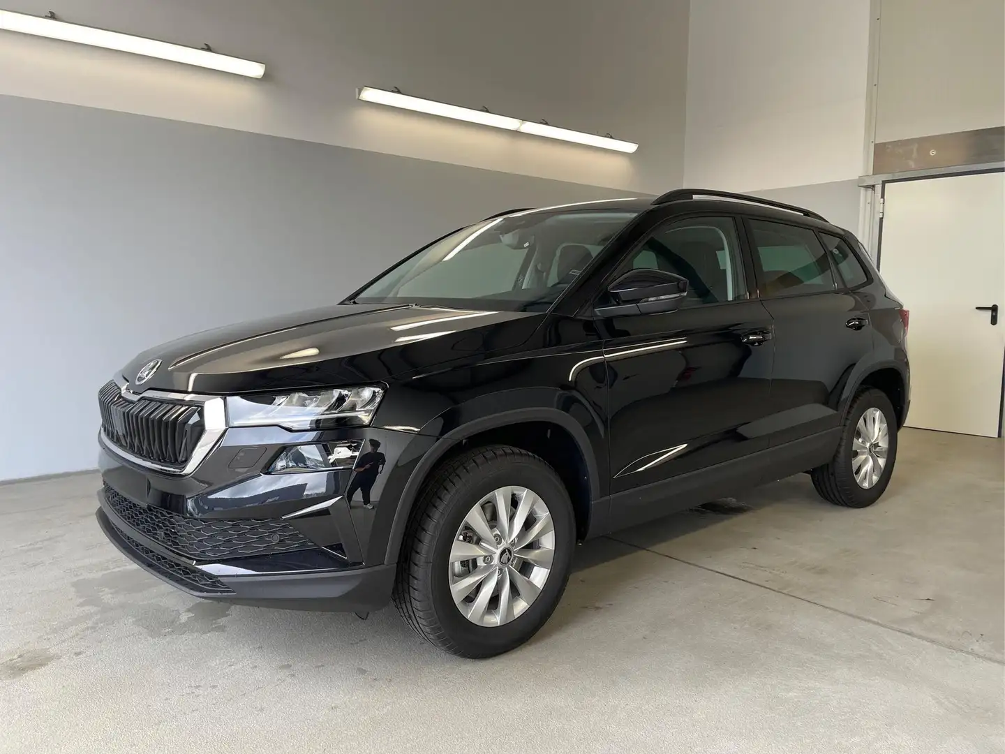 Skoda Karoq Selection 150PS DSG AHK+Kessy+Kamera+eHeck+Sitz... Schwarz - 1
